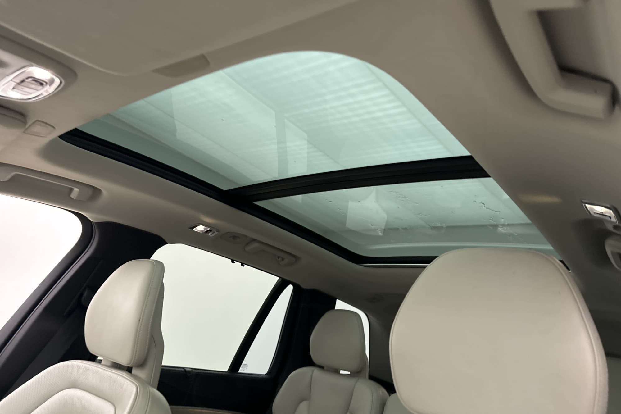 Volvo XC90 B5 AWD Inscription 7-sits VOC Pano 7-Sits B&W HUD