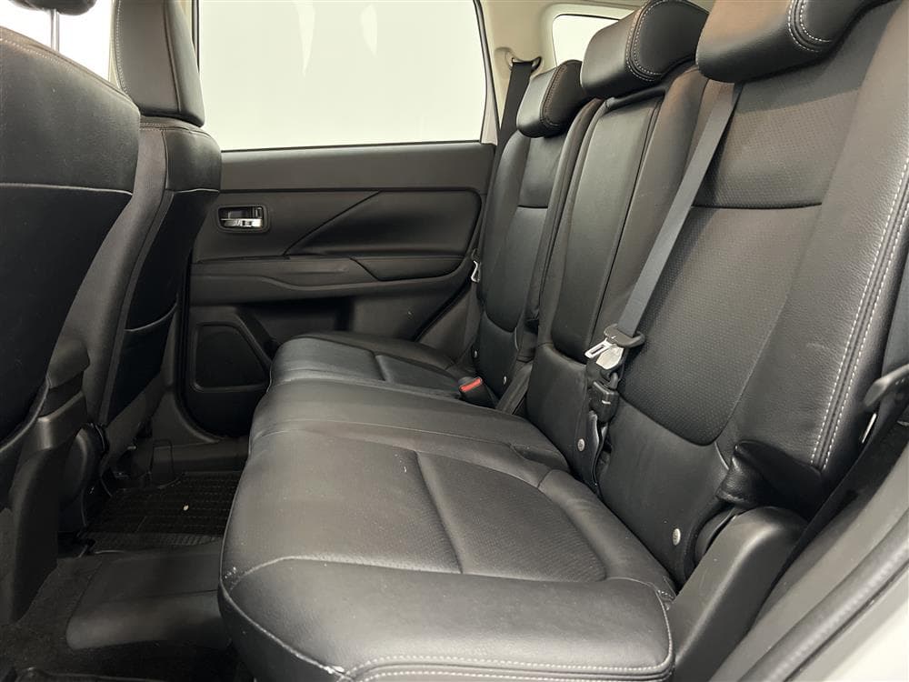 Mitsubishi Outlander PHEV 4WD Business Navi 2-brukareinteriör