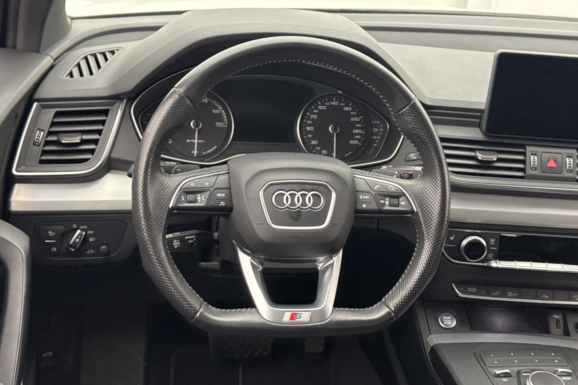 Audi Q5 55 TFSI e Quattro S-Line Luftfjädring Kamera Drag