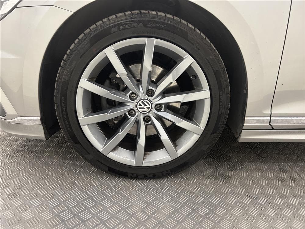 Volkswagen Passat 2.0 TDI 4M R-line Cockpit D-värm B-kamerainteriör