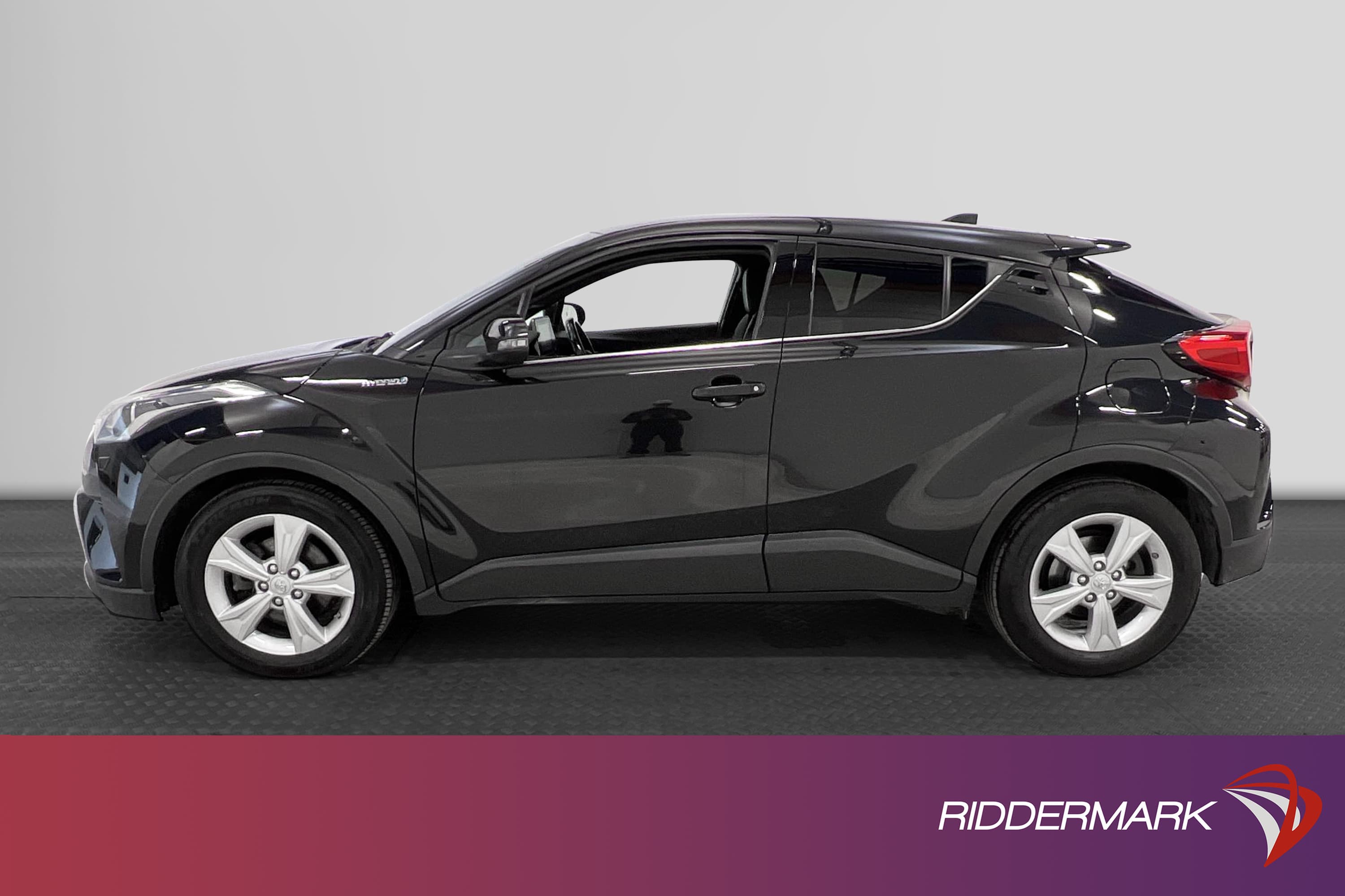 Toyota C-HR Hybrid CVT 122hk