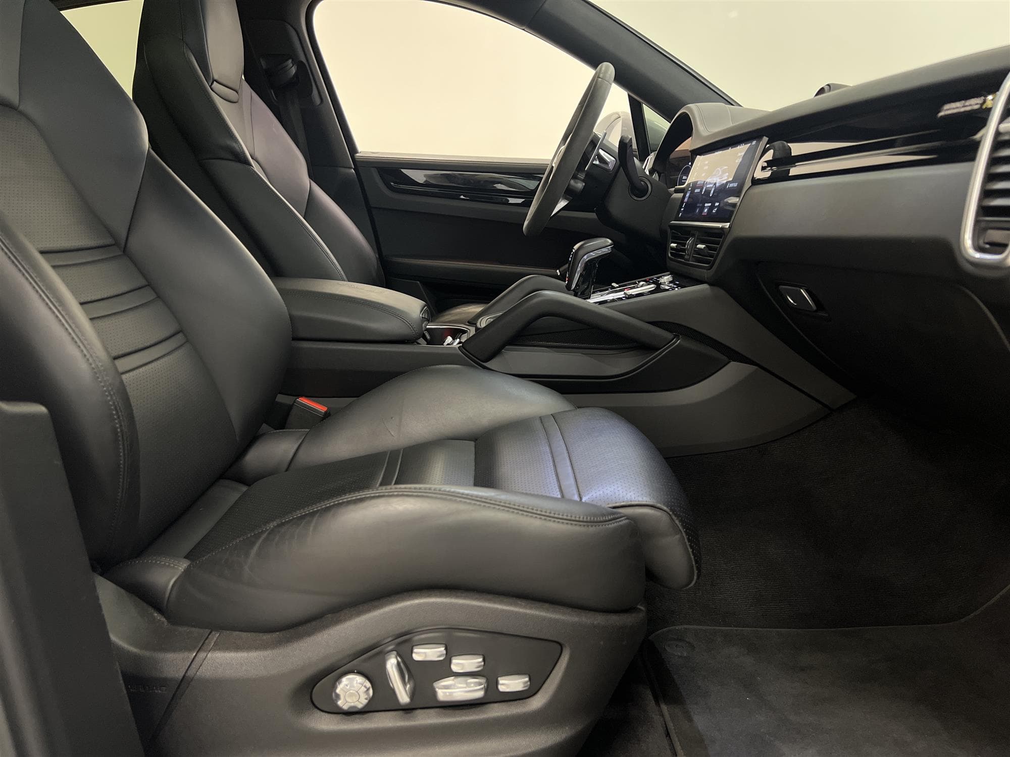 Porsche Cayenne Coupe 340hk Sport Chrono Panorama 18-Vägs RS