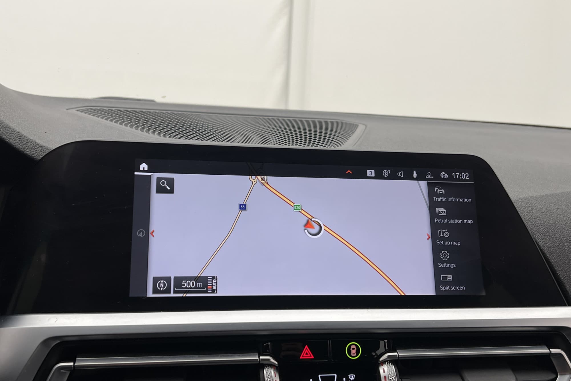 BMW 320 d xDrive Touring M Sport Cockpit Navigation Ambient