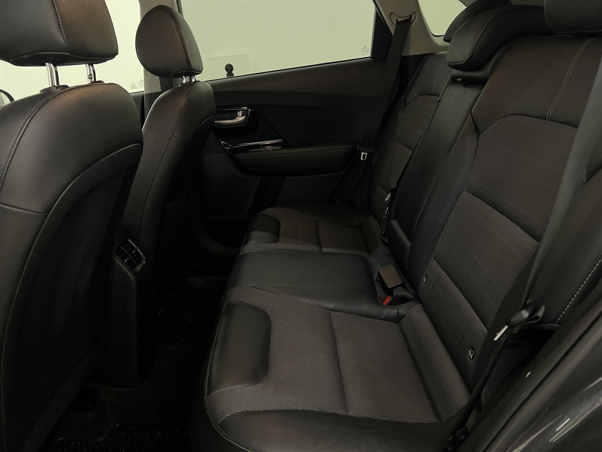 Kia Niro Hybrid 141hk M&K-Värmare Navi B-Kamera Carplay
