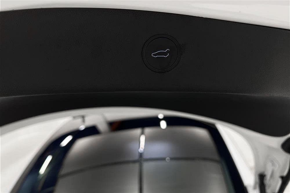 Tesla Model 3 Long Range AWD 440hk Svensksåld Premiuminteriör