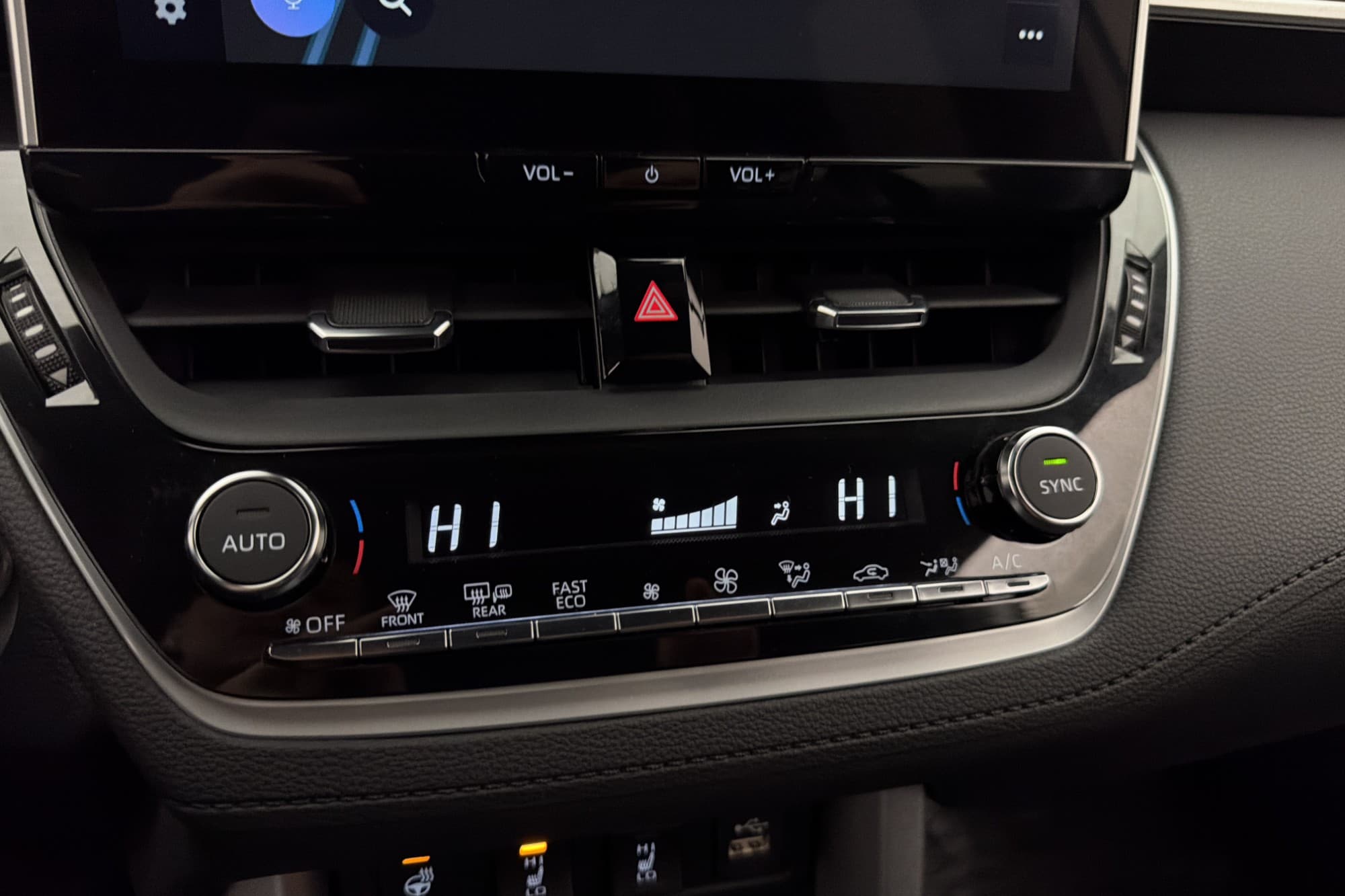 Toyota Corolla Cross Hybrid AWD Style Kamera Navi Rattvärme