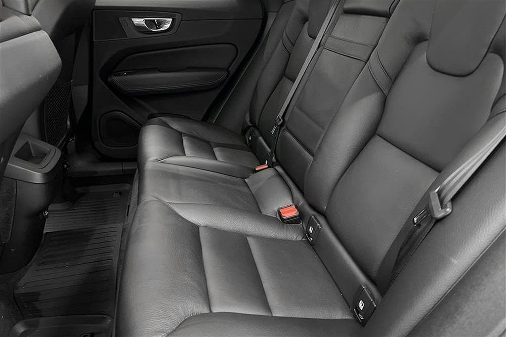 Volvo XC60 D4 AWD R-Design Voc Värmare  Panorama Skinn Naviinteriör
