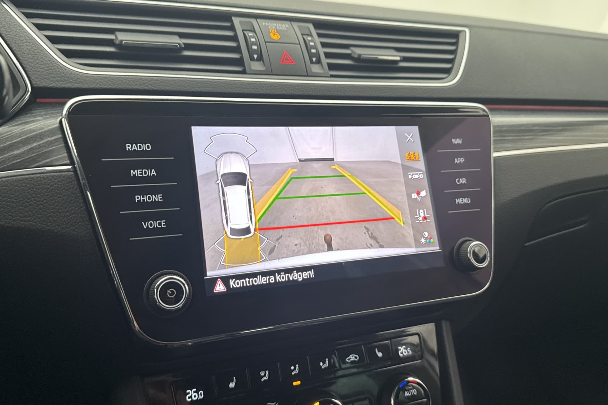 Skoda Superb 1.5 TSI Business P-Värmare Cockpit Canton Drag