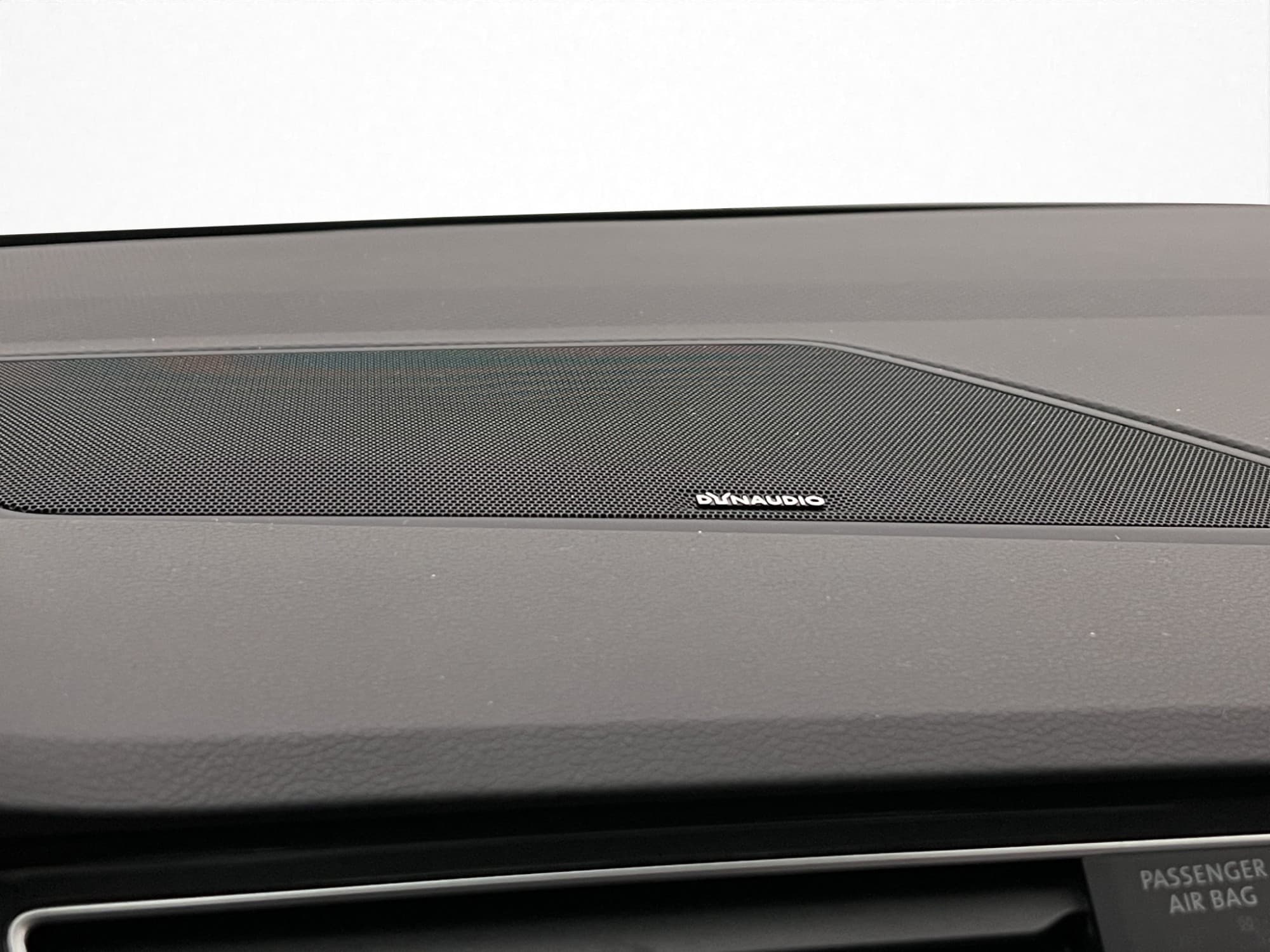 Volkswagen Tiguan TSI 4M 220hk R-Line Pano Värm Kamera Drag 