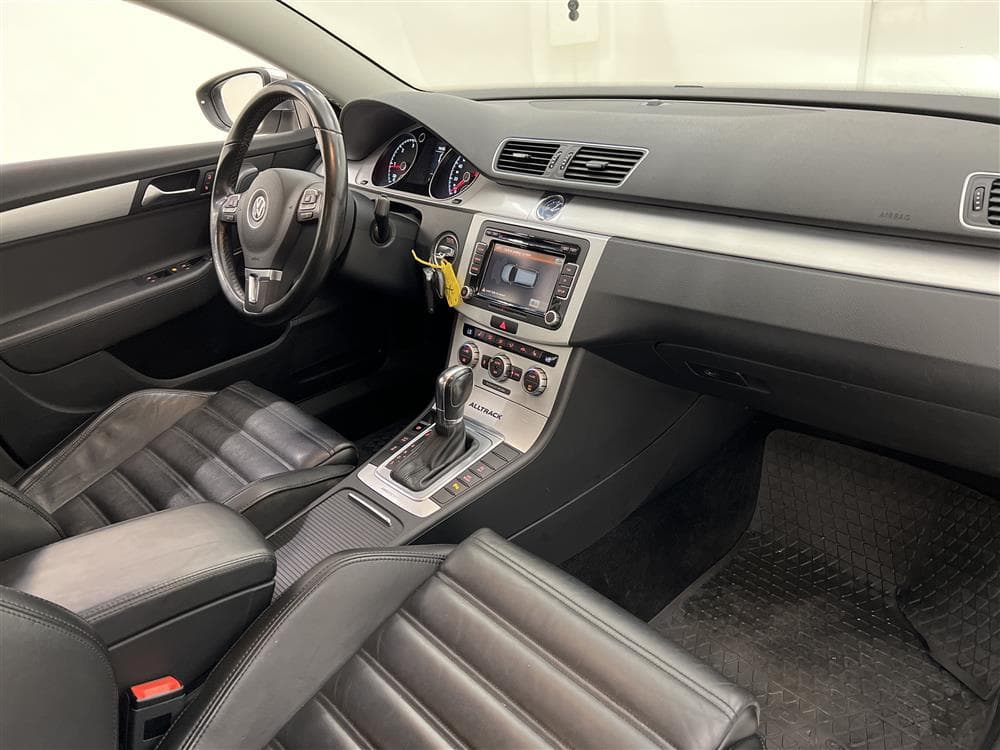 Volkswagen Passat Alltrack TDI 4M 177hk Värmare Kamera Draginteriör