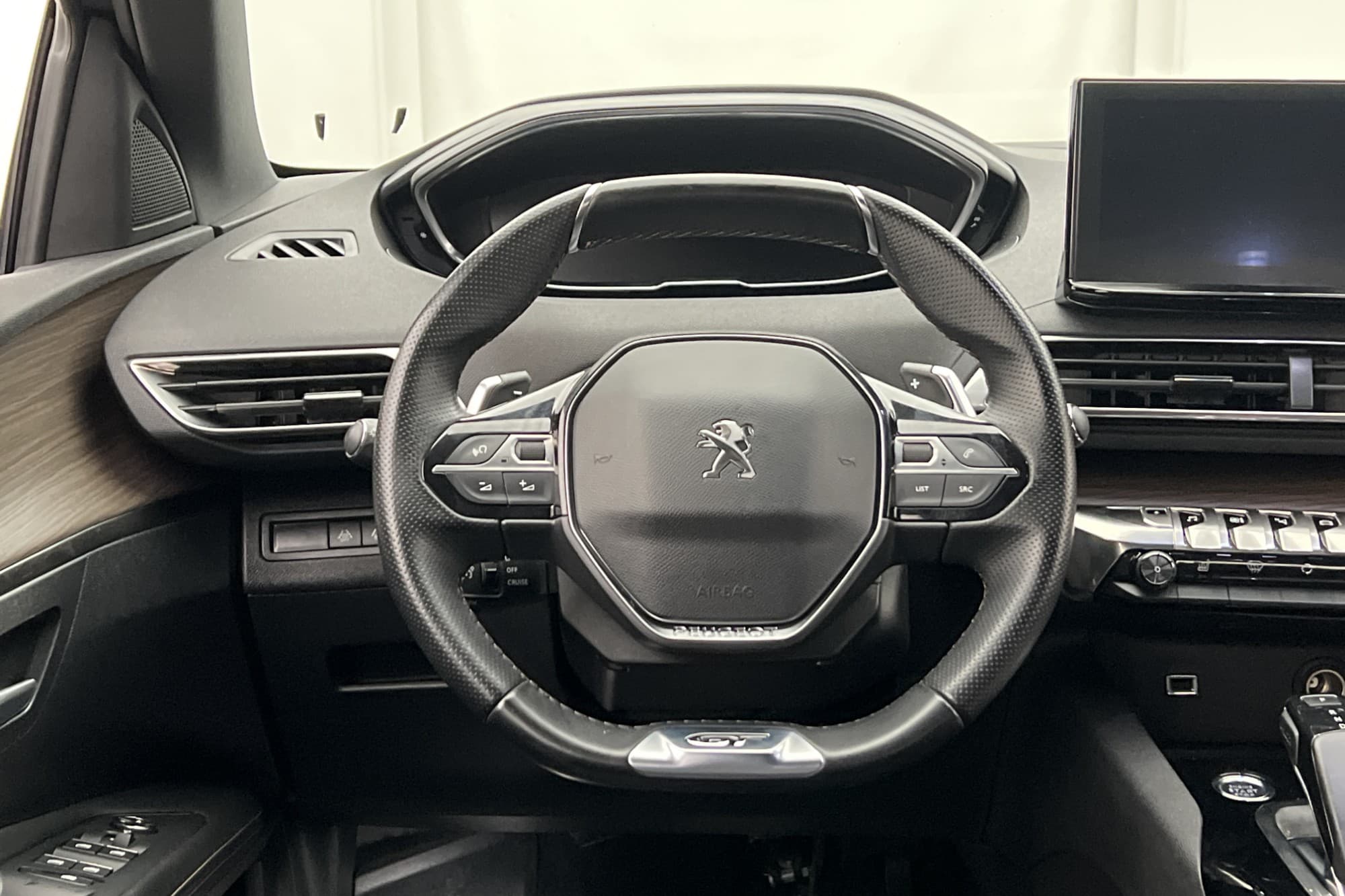 Peugeot 3008 HYBRID4 Plug-in AWD GT Kamera CarPlay Skinn