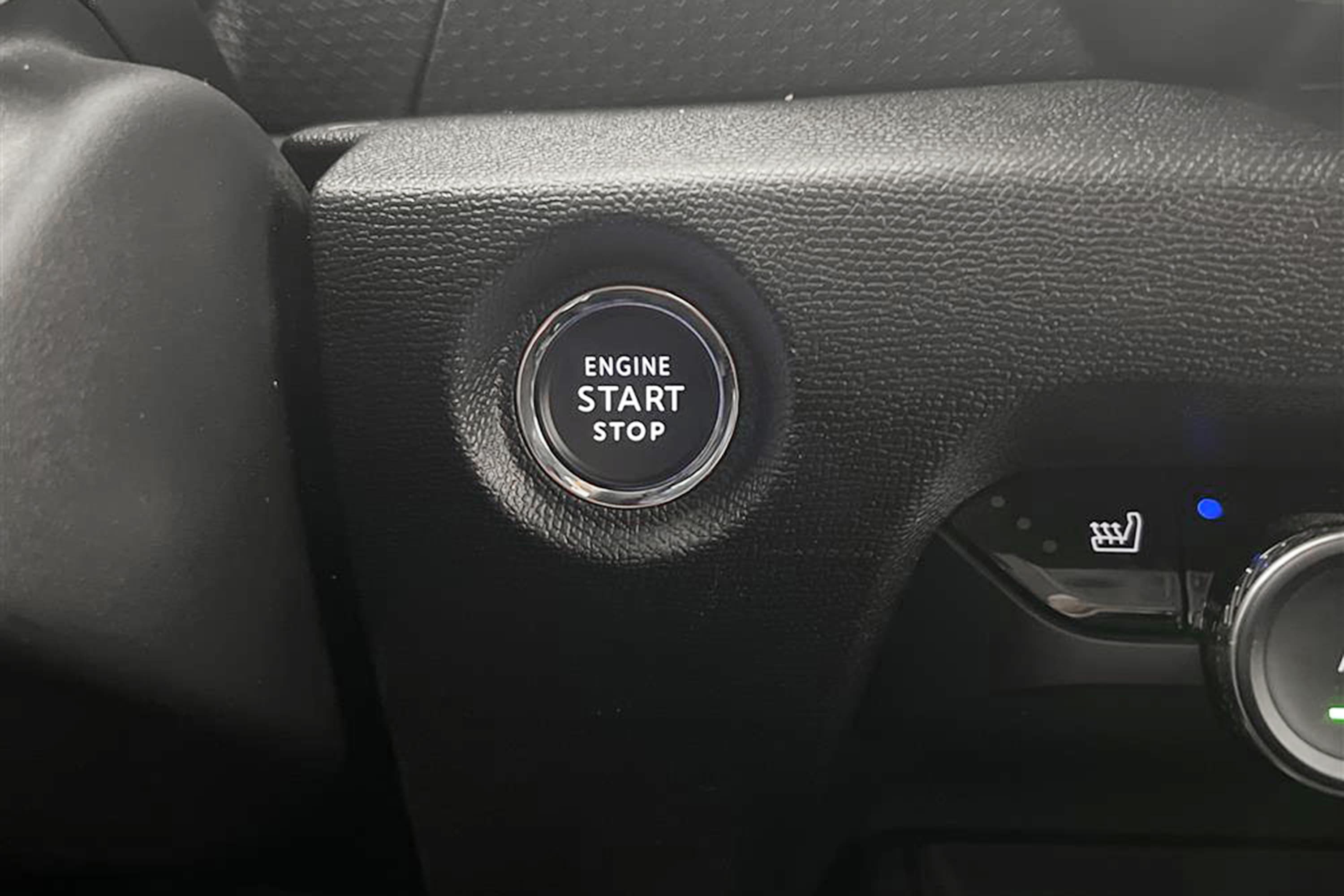 Citroën C4 1.5 BlueHDi 130hk Kamera Navi Värmare HUD Drag