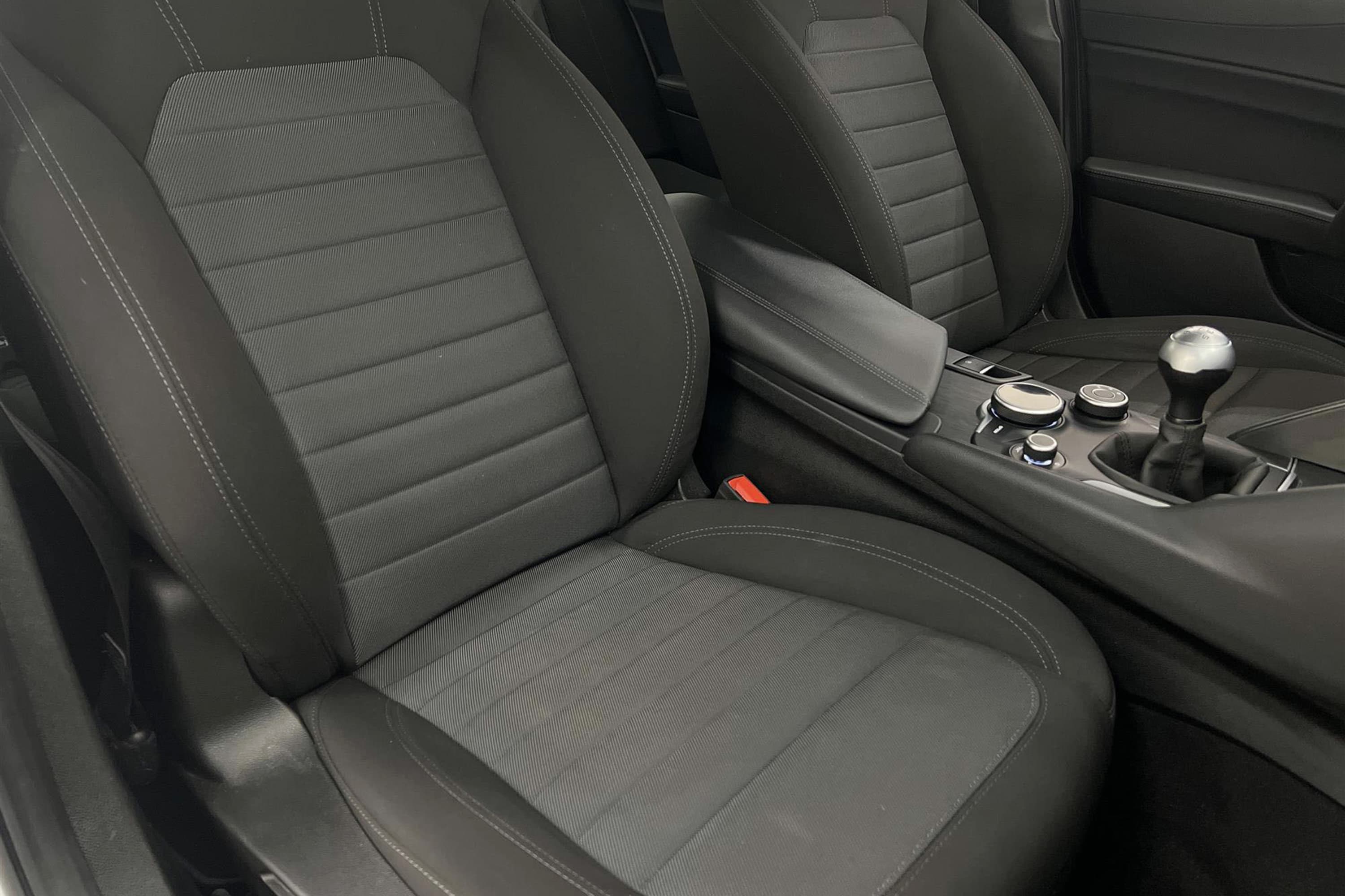 Alfa Romeo Giulia 2.2 JTDM 150hk B-Kamera Välserv 0,35L/mil