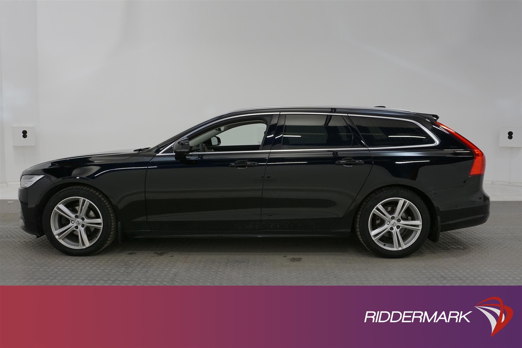 Volvo V90 D3 AWD 150hk Momentum Advanced VOC D-Värm Drag