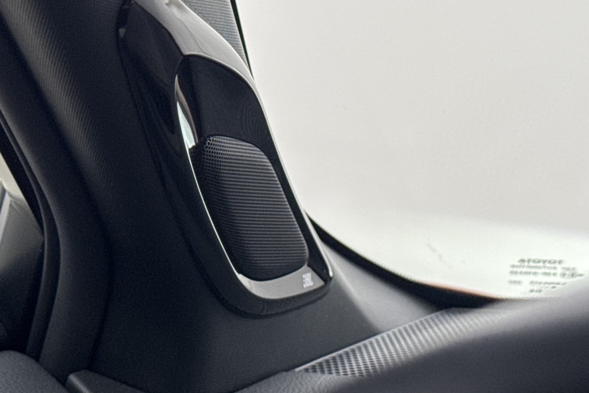 Toyota C-HR Hybrid Launch Edition Värmare JBL Kamera Drag
