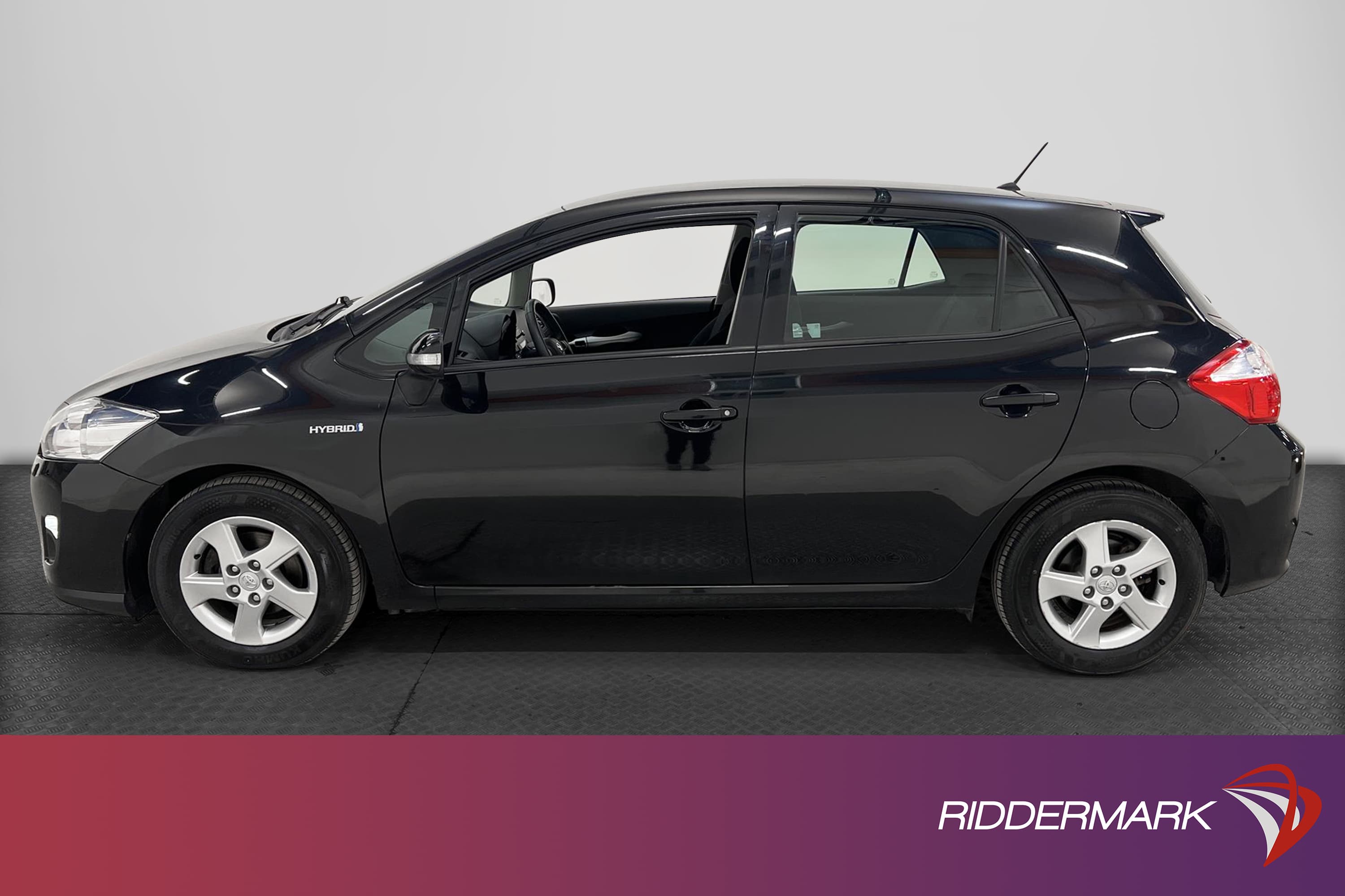 Toyota Auris Hybrid e-CVT 136hk