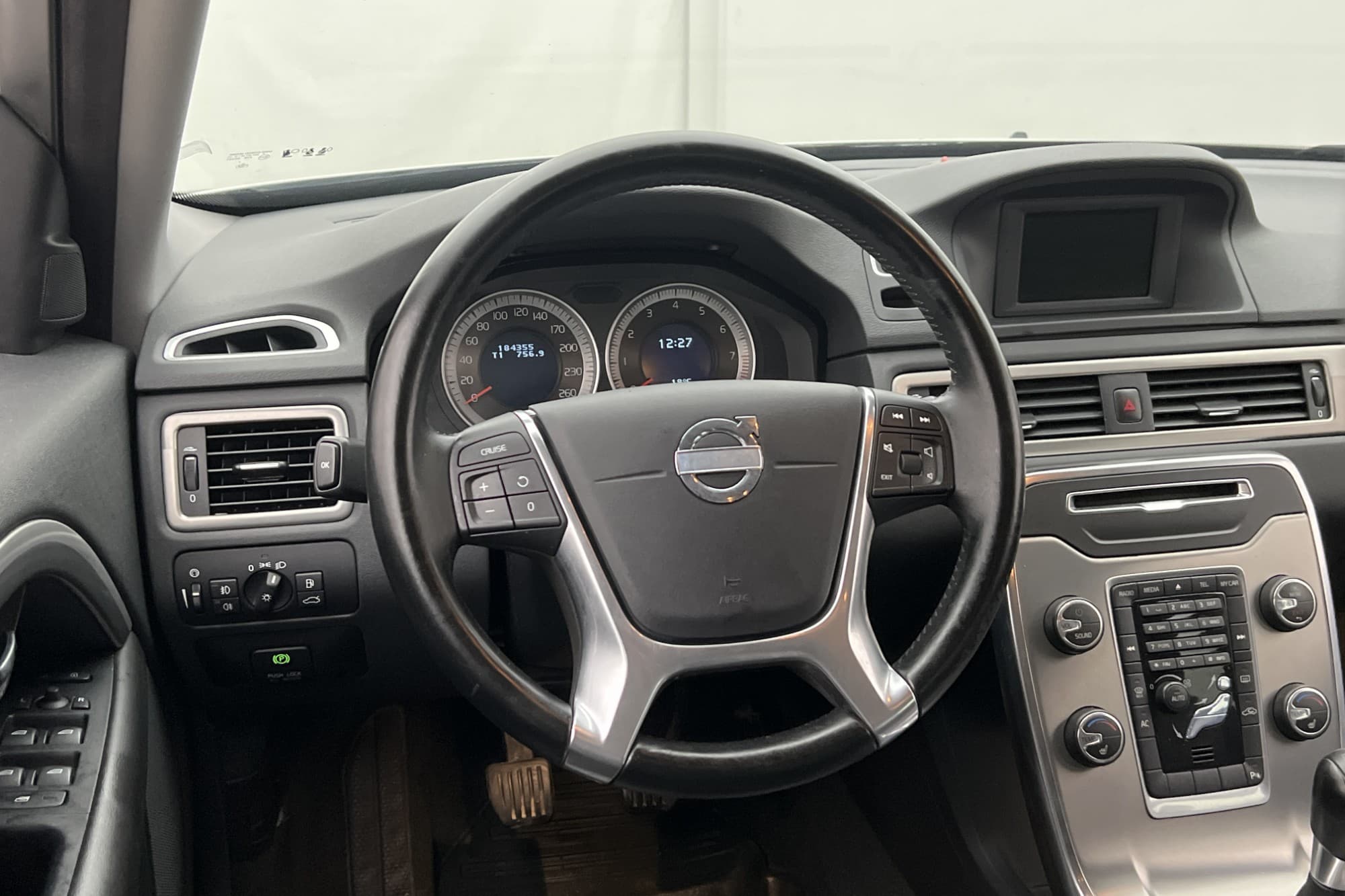 Volvo V70 T4F 180hk Momentum M-Värm Sensorer Halvskinn Drag