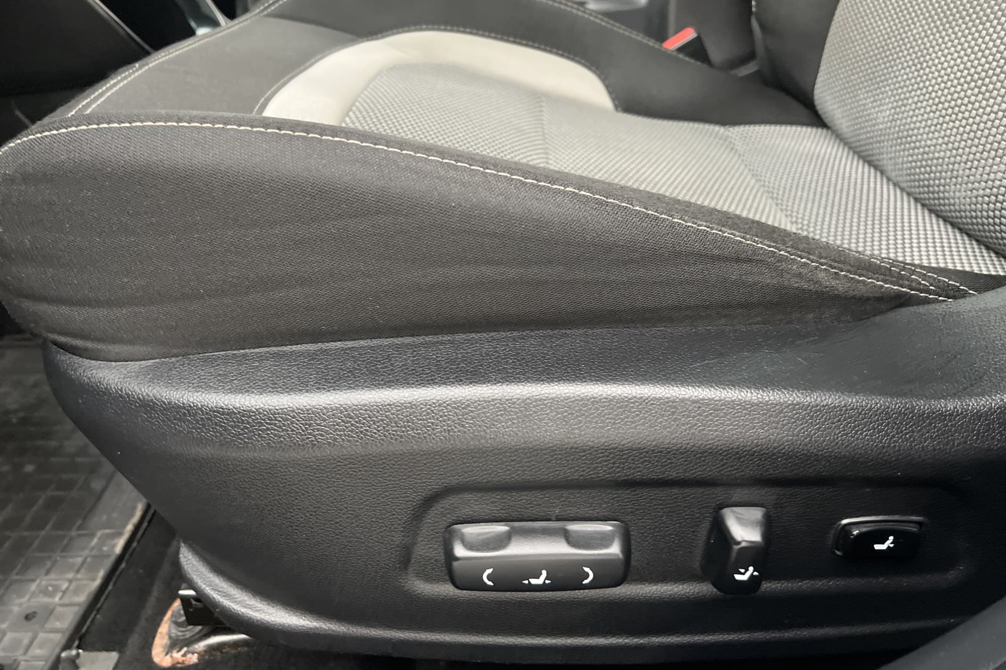 Kia Ceed 1.6 CRDi 128hk M&K-värm Navi Pano Kamera