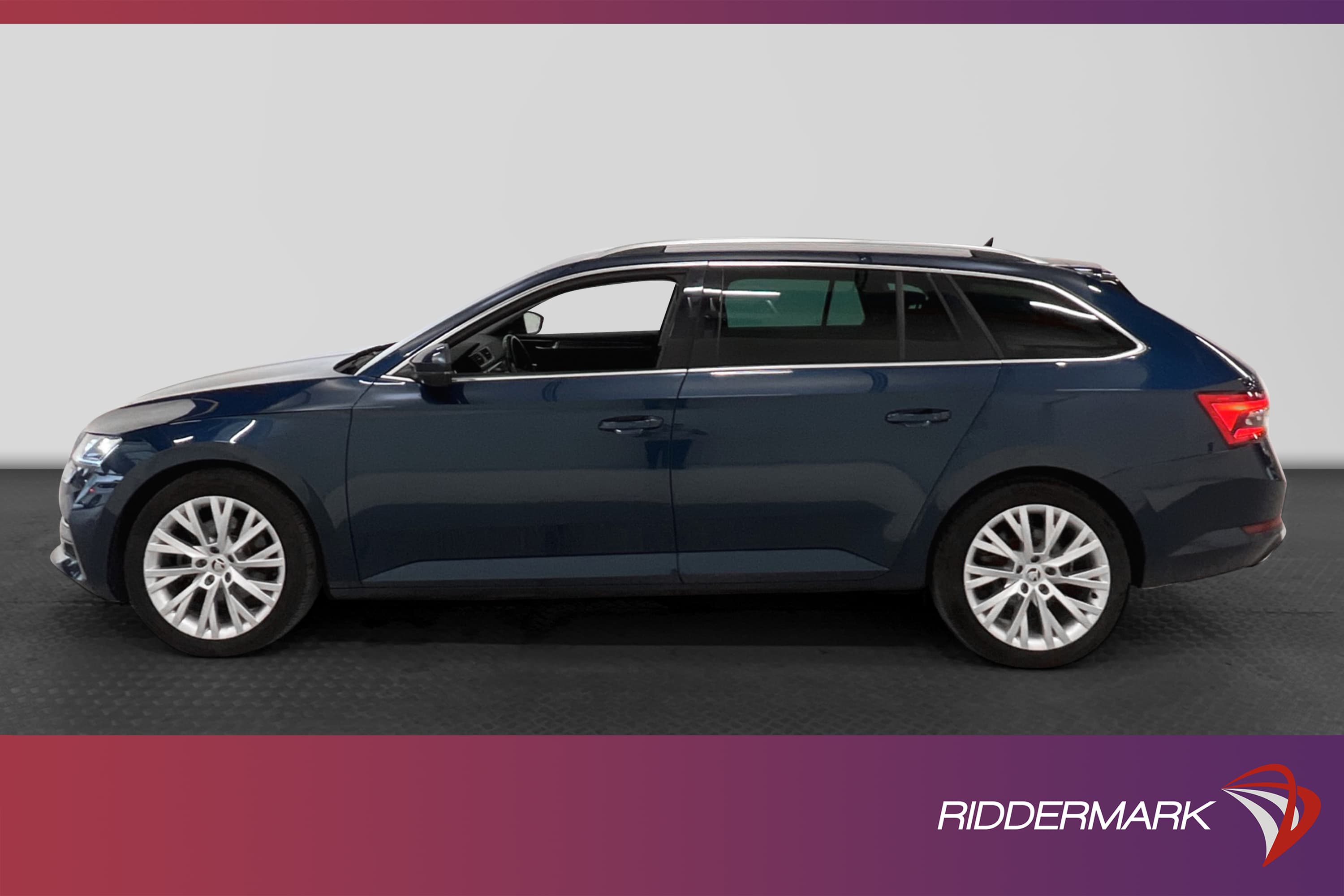 Skoda Superb iV Plug-in 218hk Style Drag Backkamera PVärm