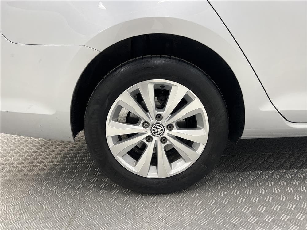 Volkswagen Golf 1.6 TDI 110hk M-värmare  Fullservad 0,4l/milinteriör