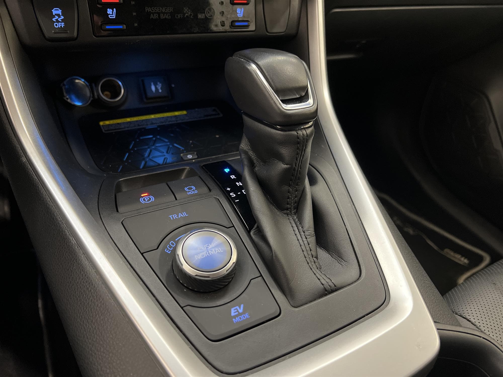 Toyota RAV4 Hybrid AWD 222hk 1 Brukare Executive Välutrustad