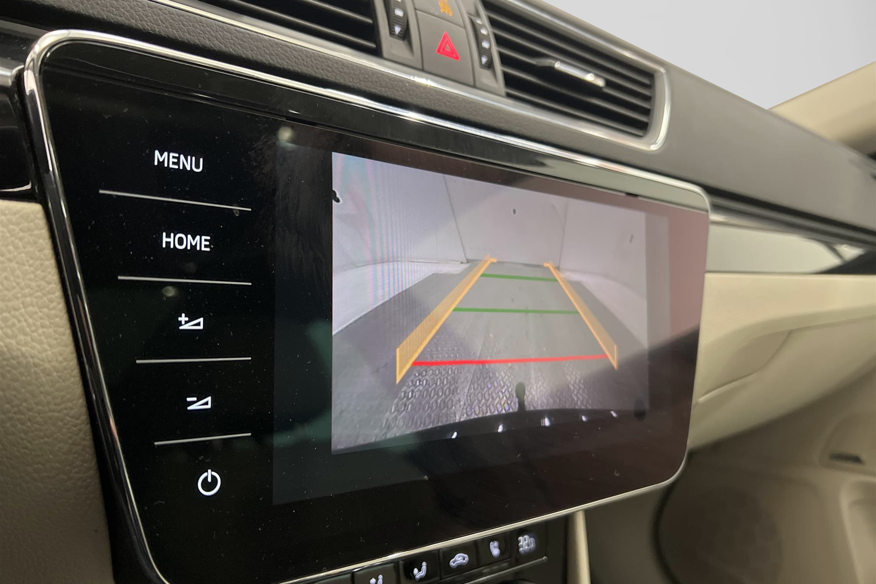 Skoda Superb Kombi 2.0 TDI 4x4 190hk L&K Värmare Pano Drag