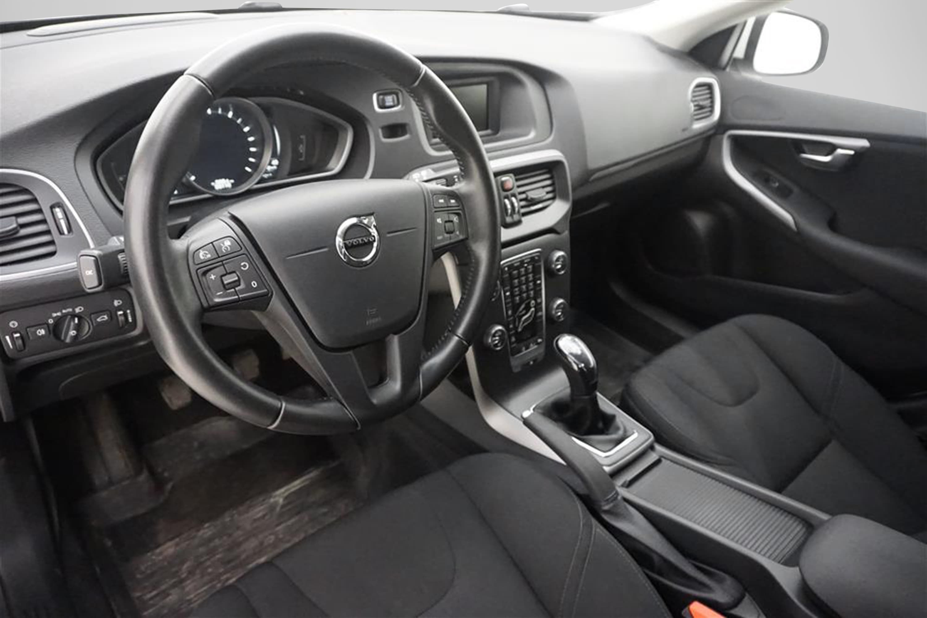 Volvo V40 T3 152hk  Voc Drag B-Värm Adaptiv Lane Assist PDC interiör