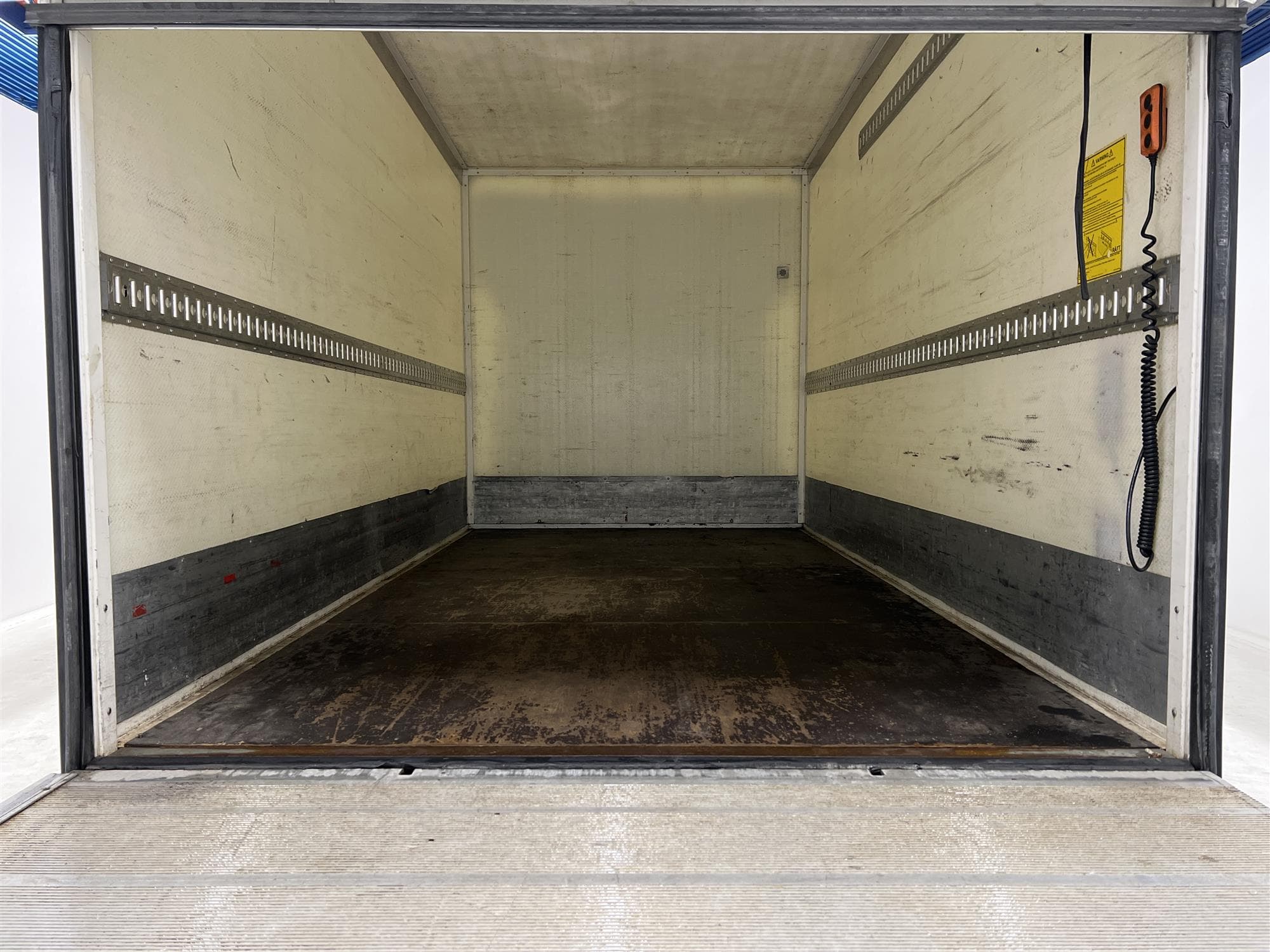 Renault Master 2.3 dCi Automat Volymskåp Bakgavel Moms interiör