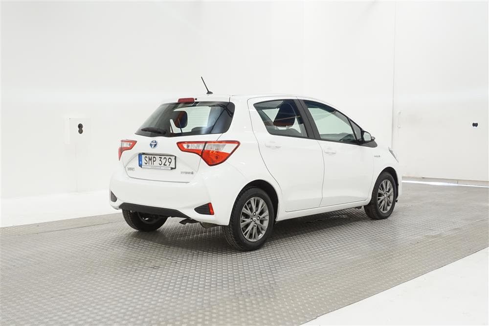 Toyota Yaris 1.5 Hybrid 101hk B-Kam Lane Assist Låg Skatt 
