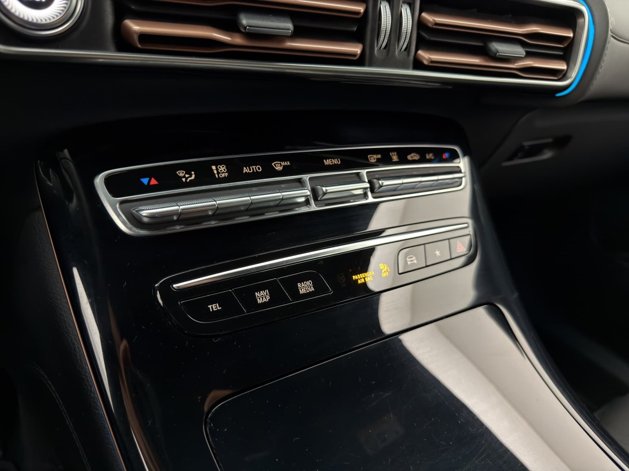 Mercedes-Benz EQC 400 4M 408hk Värmare Kamera Wide Ambient