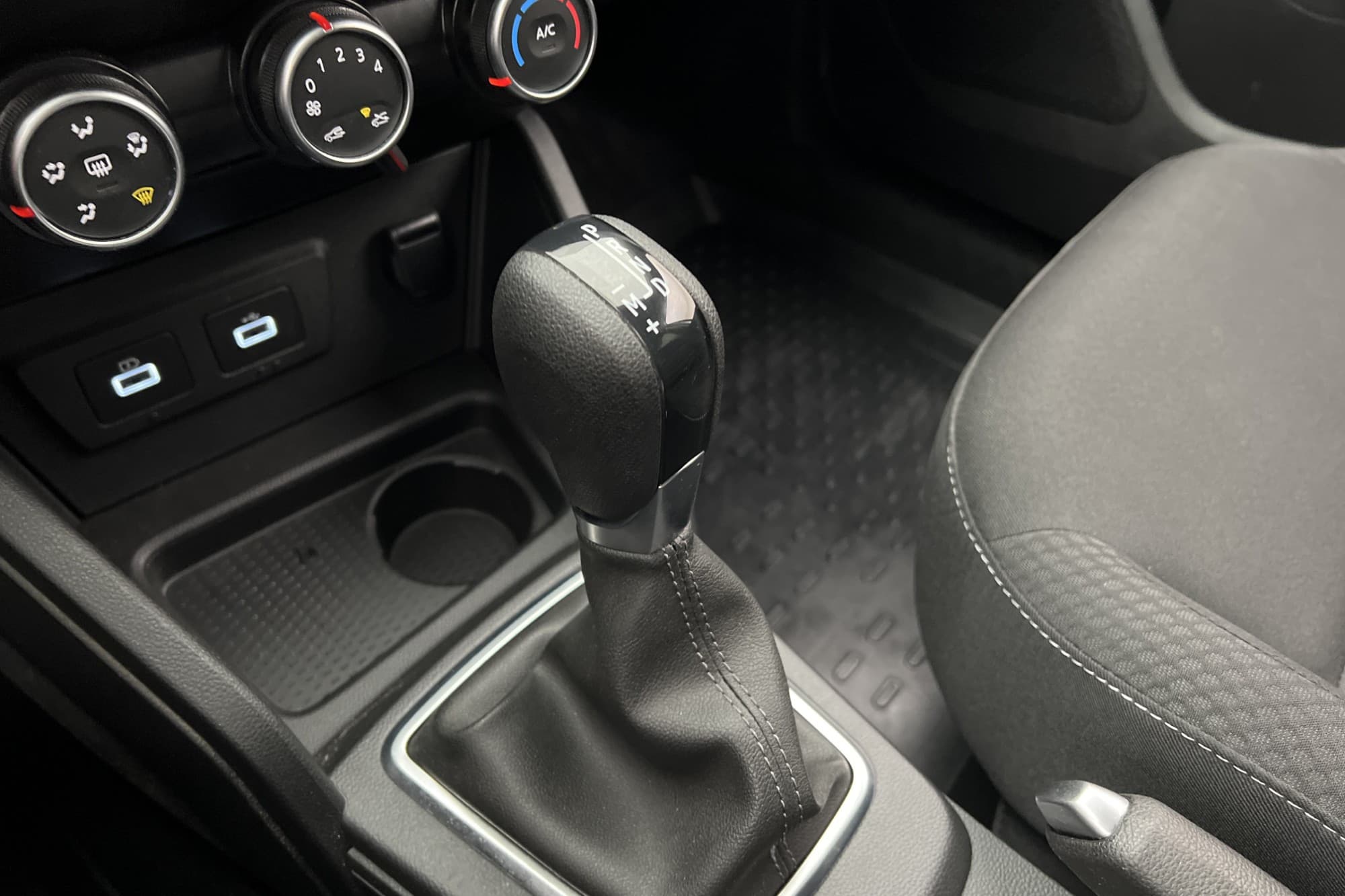 Dacia Duster 1.3 TCe 150hk Backkamera Navigation Farthållare
