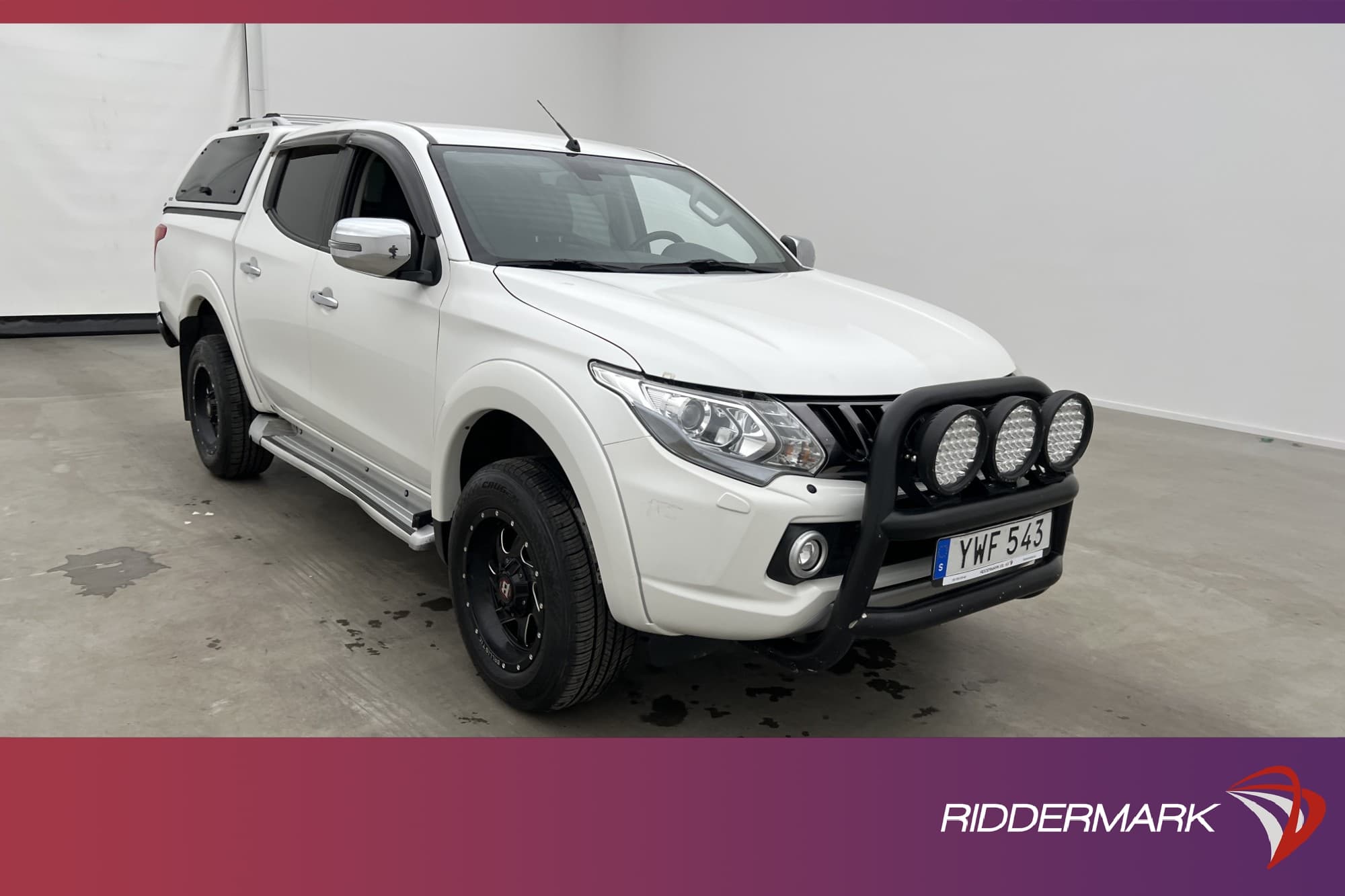 Mitsubishi L200 Business 2.4 4WD M/K-Värm Drag Skinn Moms