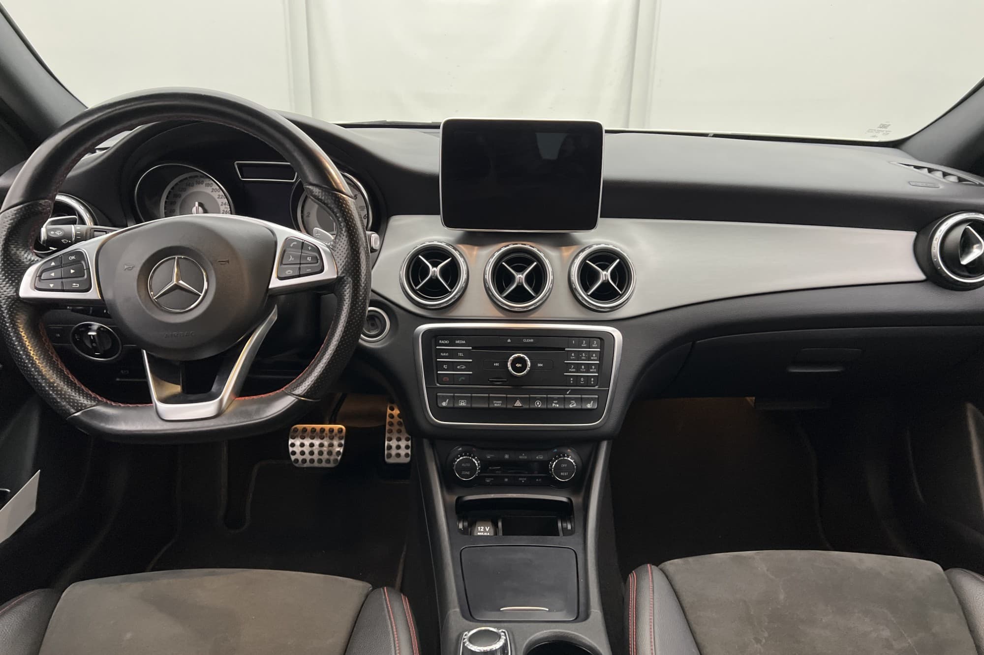 Mercedes-Benz GLA 220 d 4M 177hk AMG M-Värmare Kamera Navi
