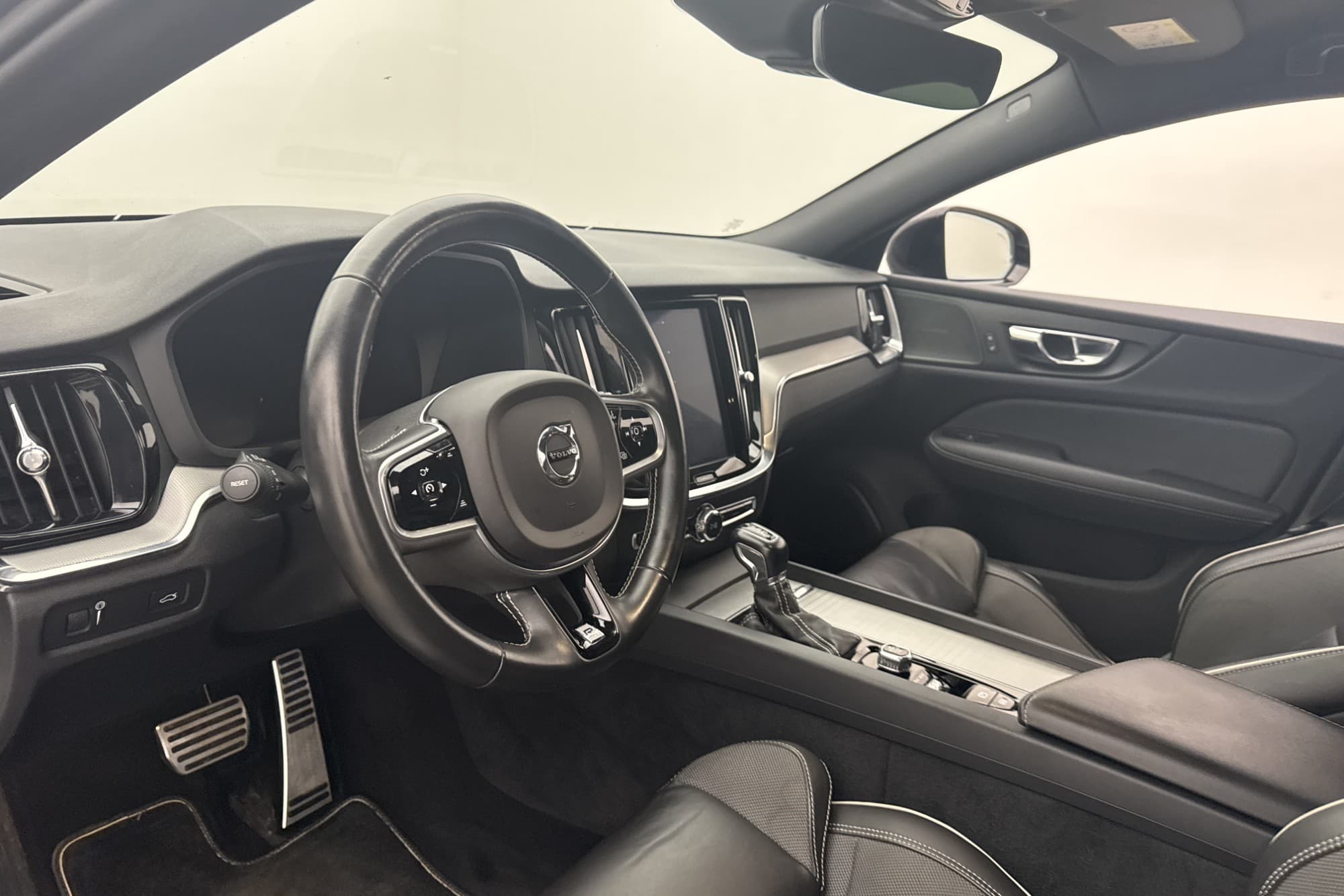 Volvo S60 T5 250hk R-Design H/K VOC Navi D-Värmare B-Kam