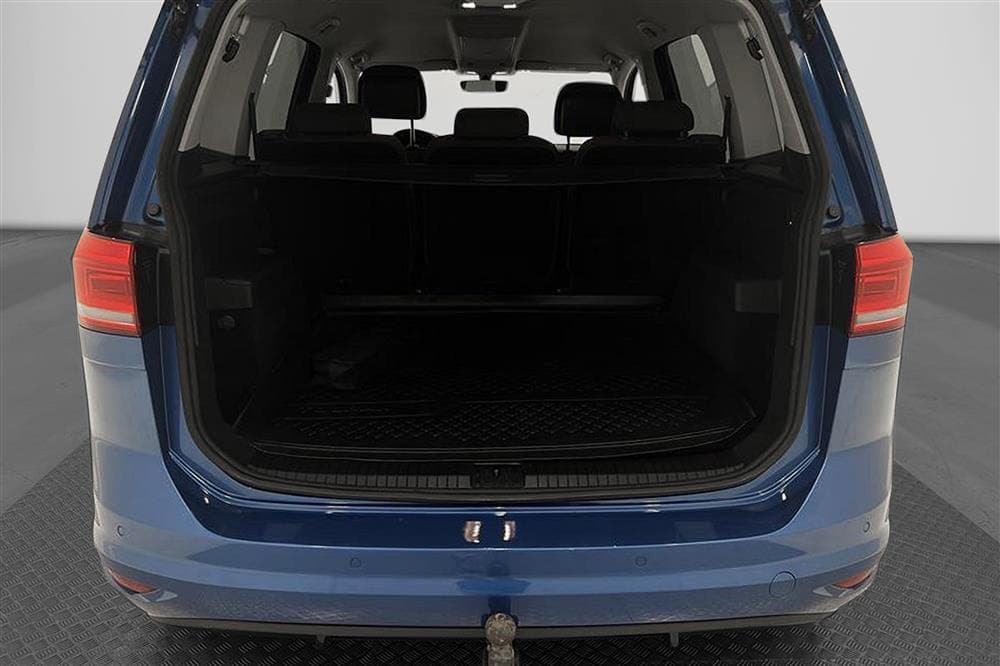 Volkswagen Touran 110hk 7-sits Backkamera Drag 2-Brukareinteriör