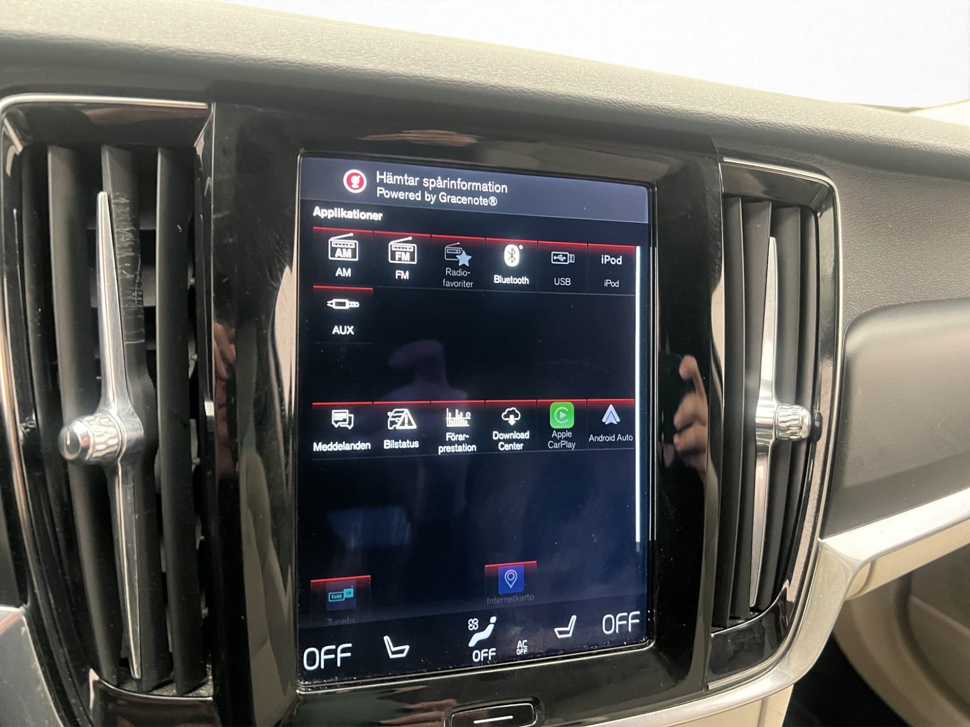 Volvo V90 D3 Kinetic Värmare CarPlay Halvskinn P-Sensorer 