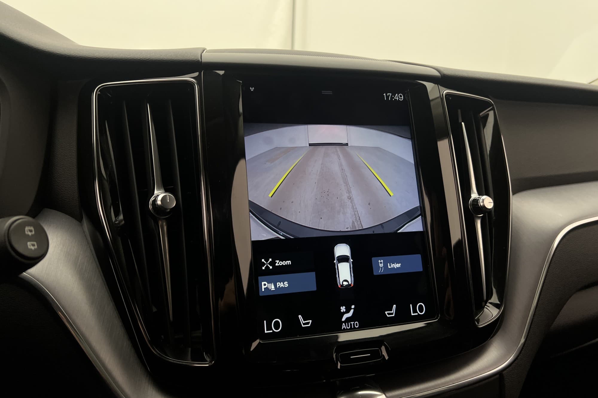 Volvo XC60 B5 250hk Momentum Värmare Kamera Skinn CarPlay