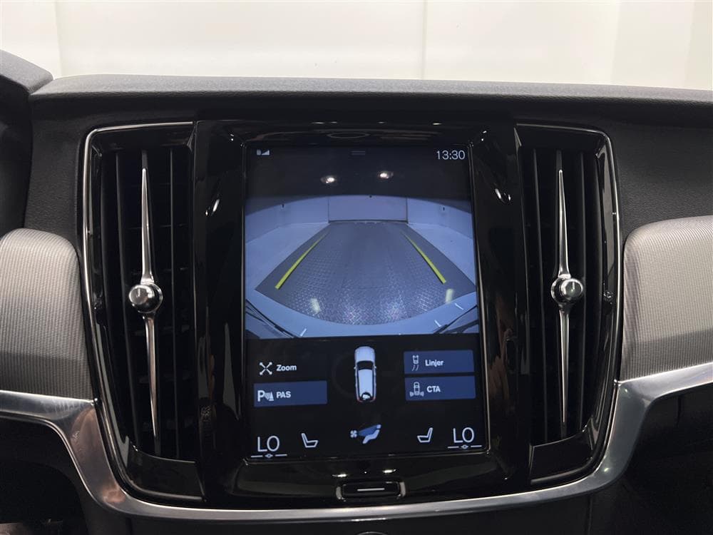Volvo V90 D4 Cross Country AWD VOC D-värm Pano H/K Bkam Momsinteriör