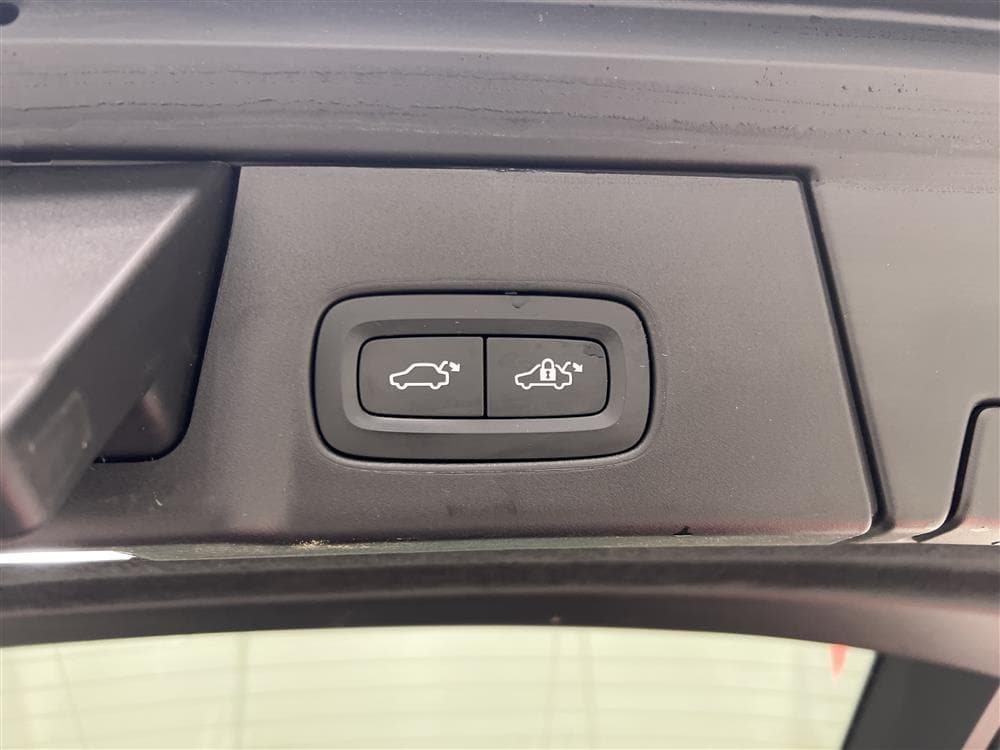 Volvo V90 D5 AWD 235hk R-Design B&W GPS HUD 360° Värmare 