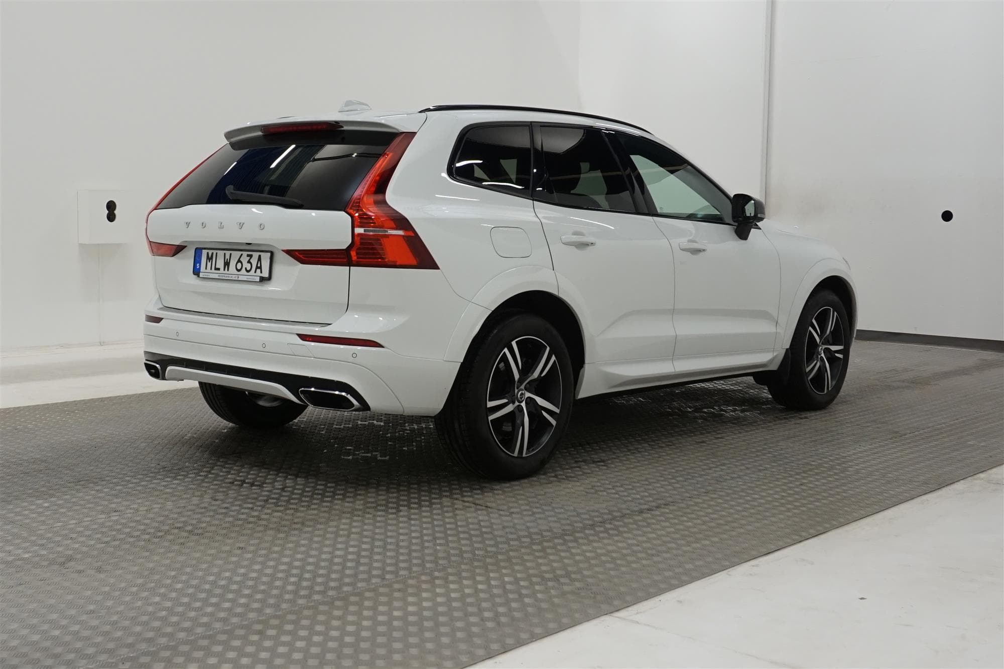 Volvo XC60 T5 250hk AWD R-Design P-Värm Navi B-Kam VoC H/Kexteriör