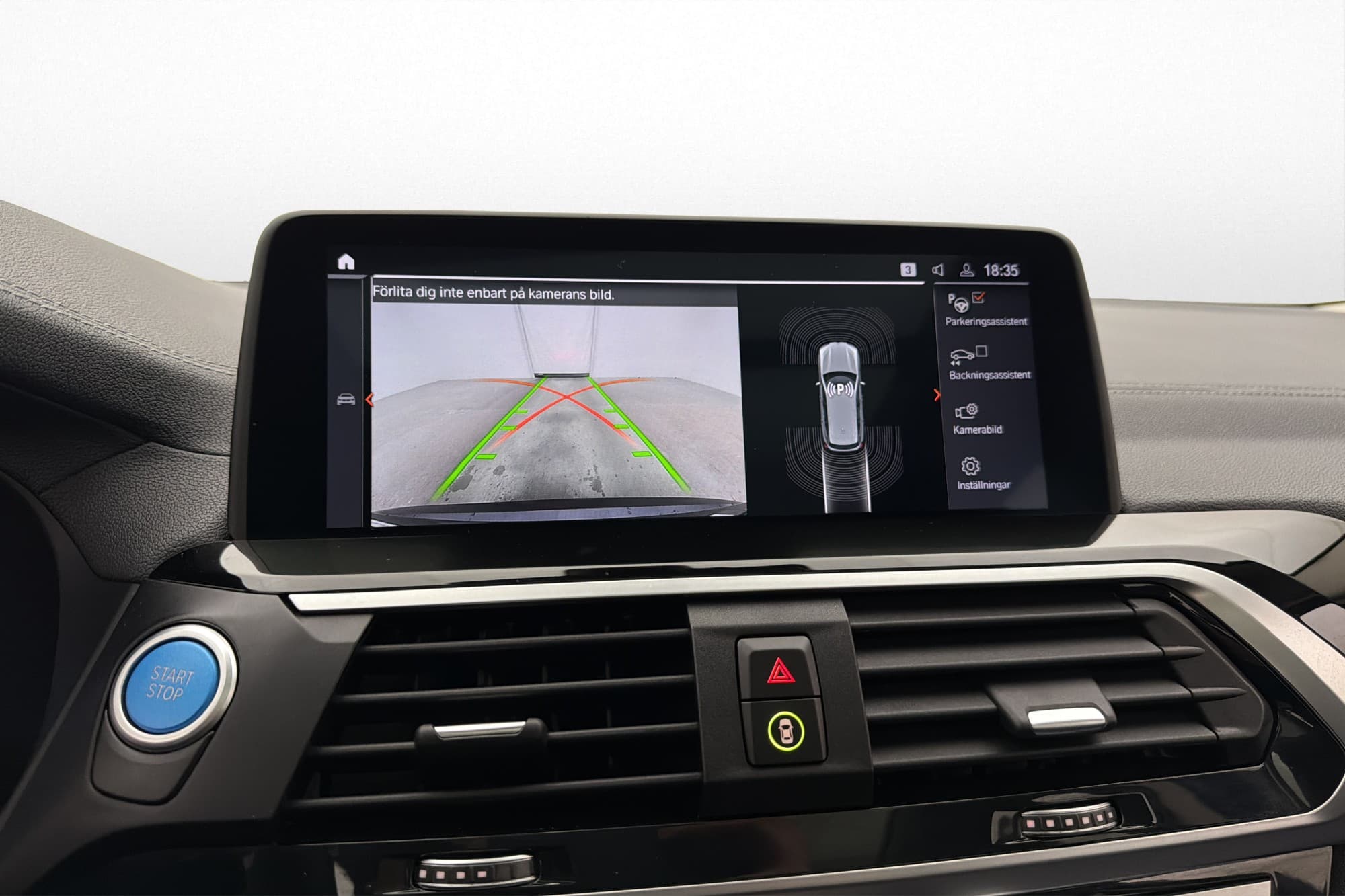 BMW iX3 286hk Charged Panorama Kamera Skinn Elstolar CarPlay