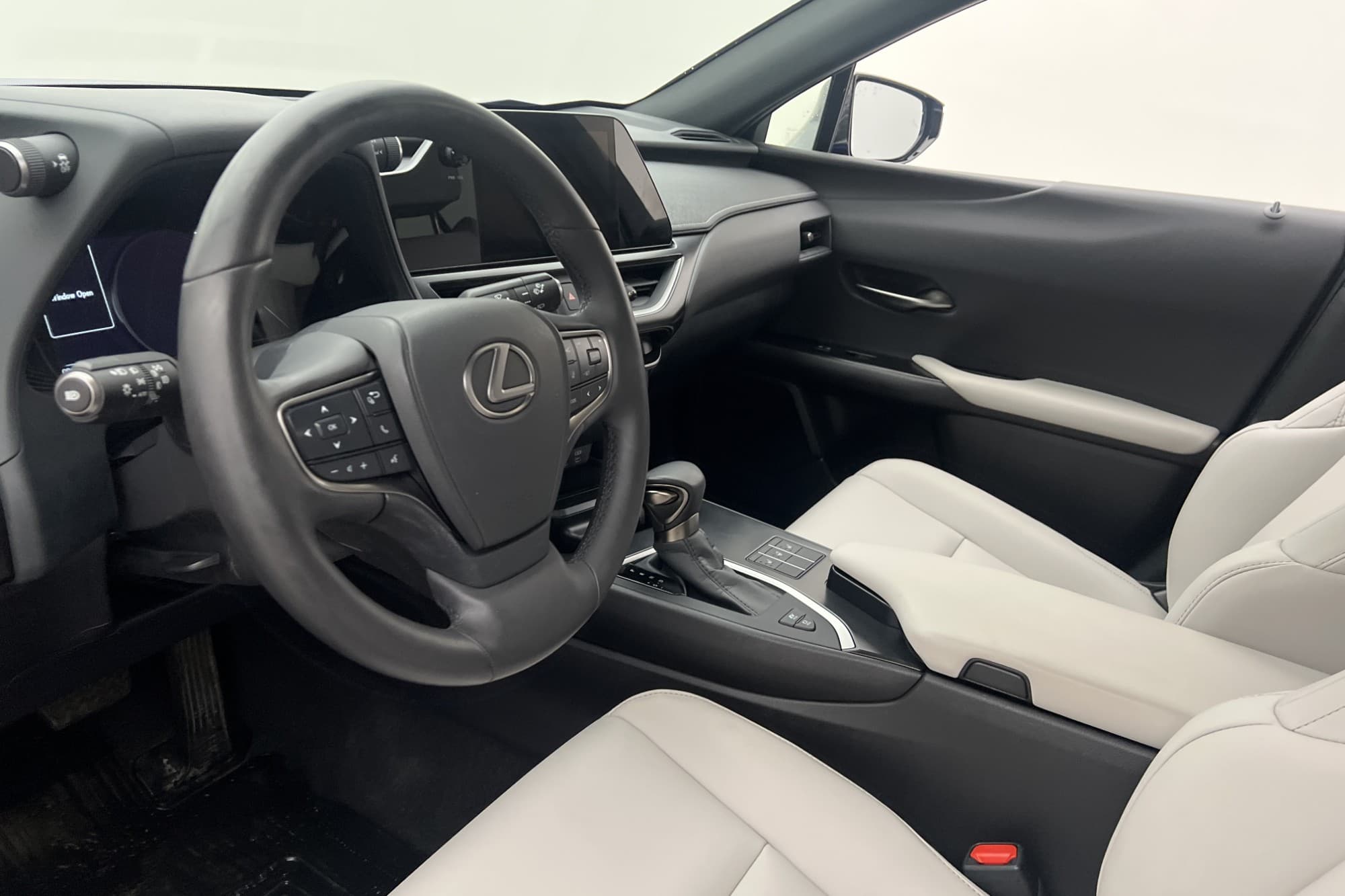 Lexus UX 250h CVT 184hk F-Sport Design Kamera CarPlay Skinn