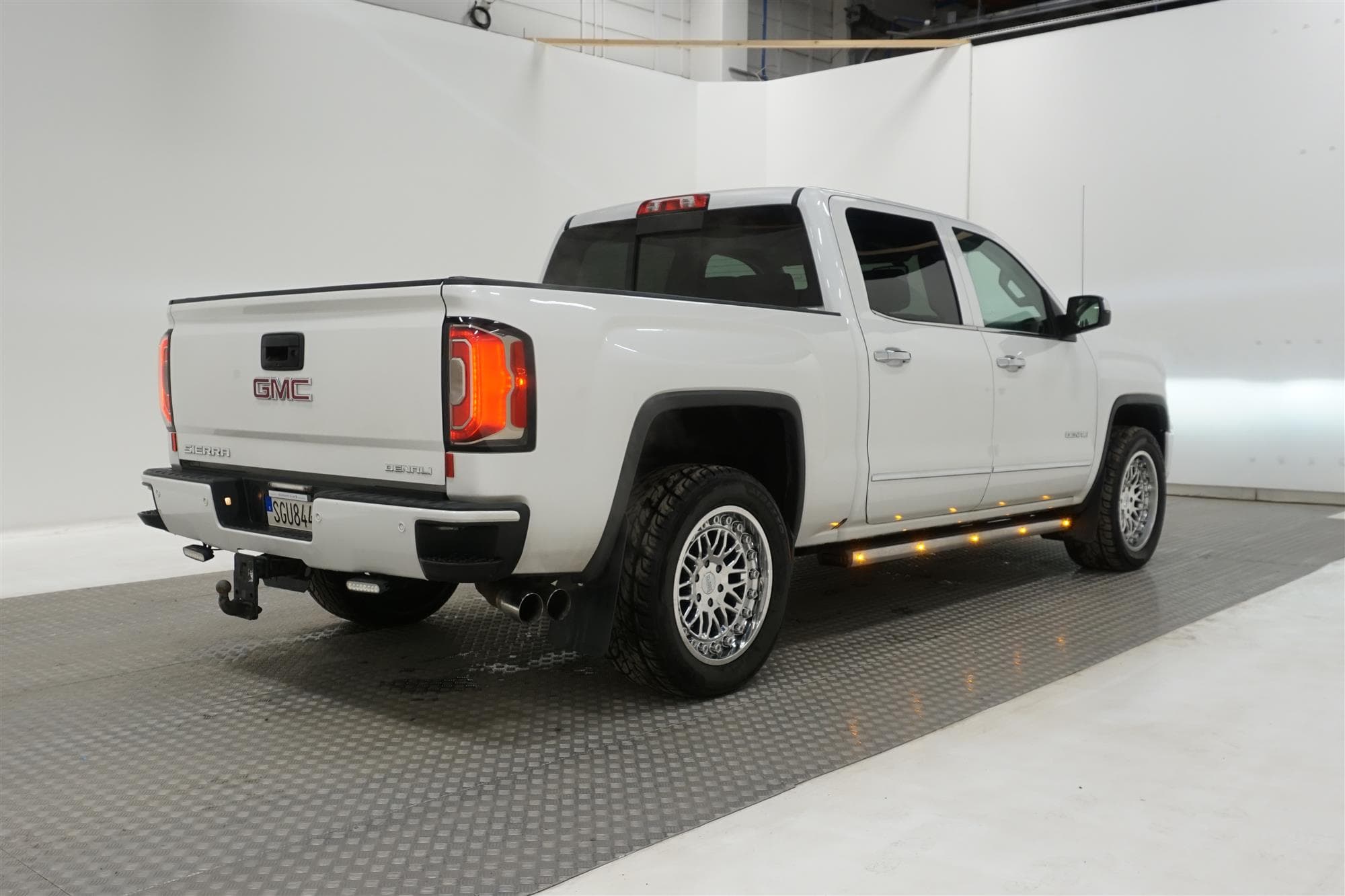 GMC Sierra Denali 6.2 V8 4WD 426HK Taklucka Moms exteriör