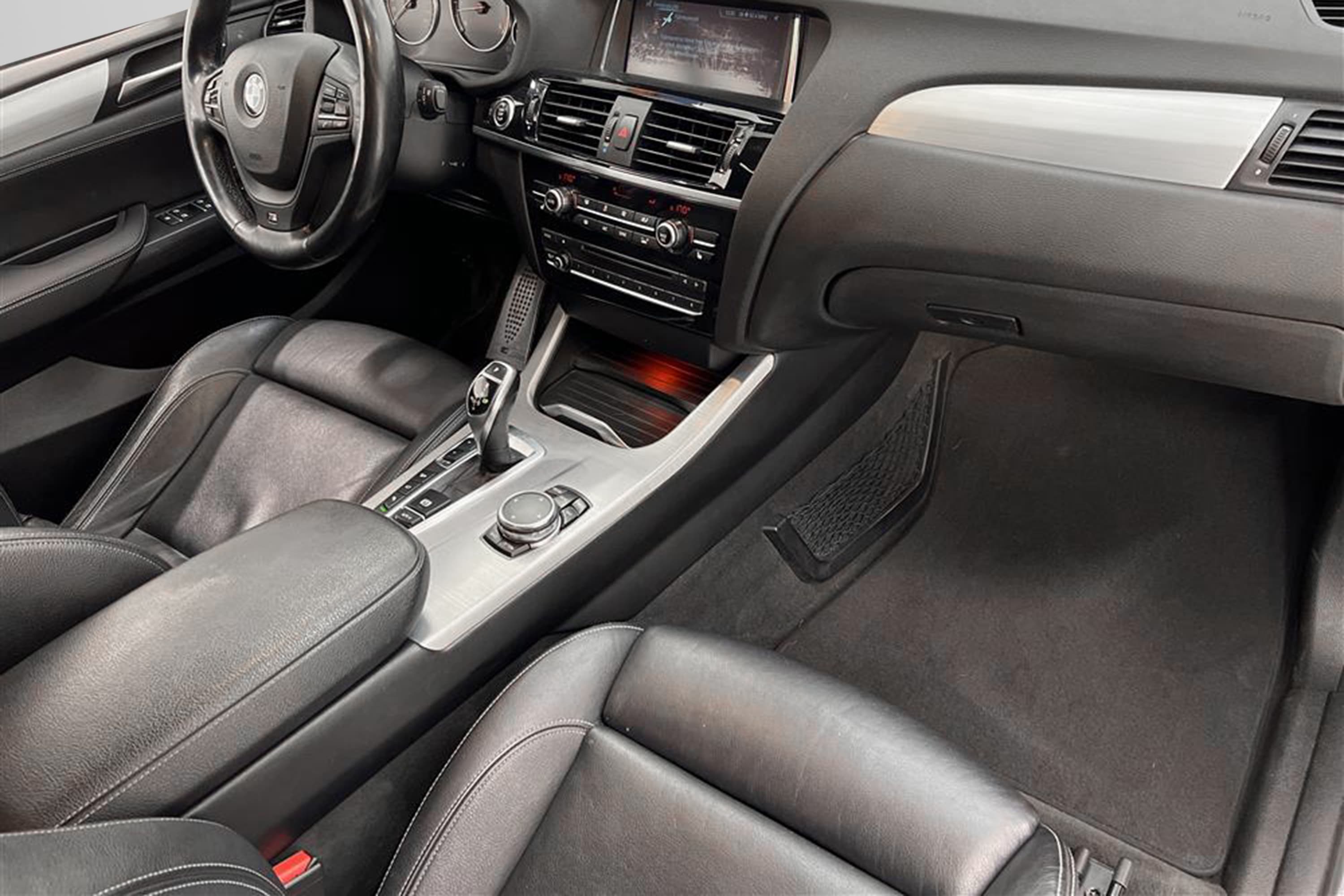 BMW X4 xDrive35d 313hk M-Sport Värmare H/K T-lucka 360° Naviinteriör