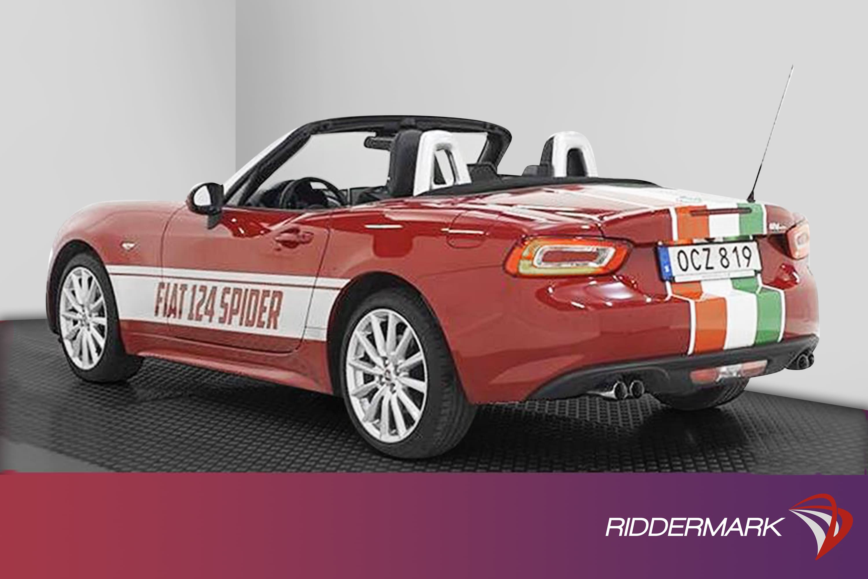 Fiat 124 Spider 1.4 Lounge 140hk GPS BOSE Kamera SV-såldexteriör