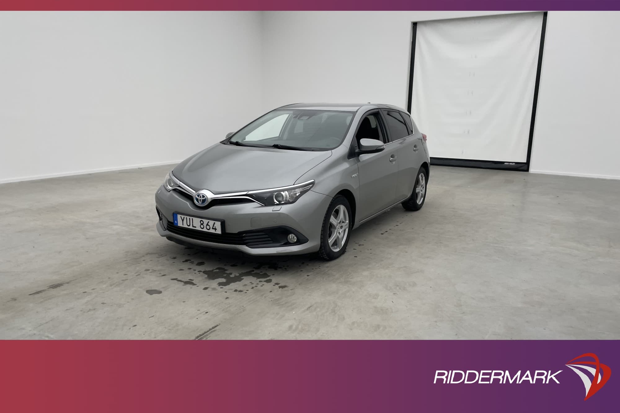 Toyota Auris Hybrid e-CVT 136hk