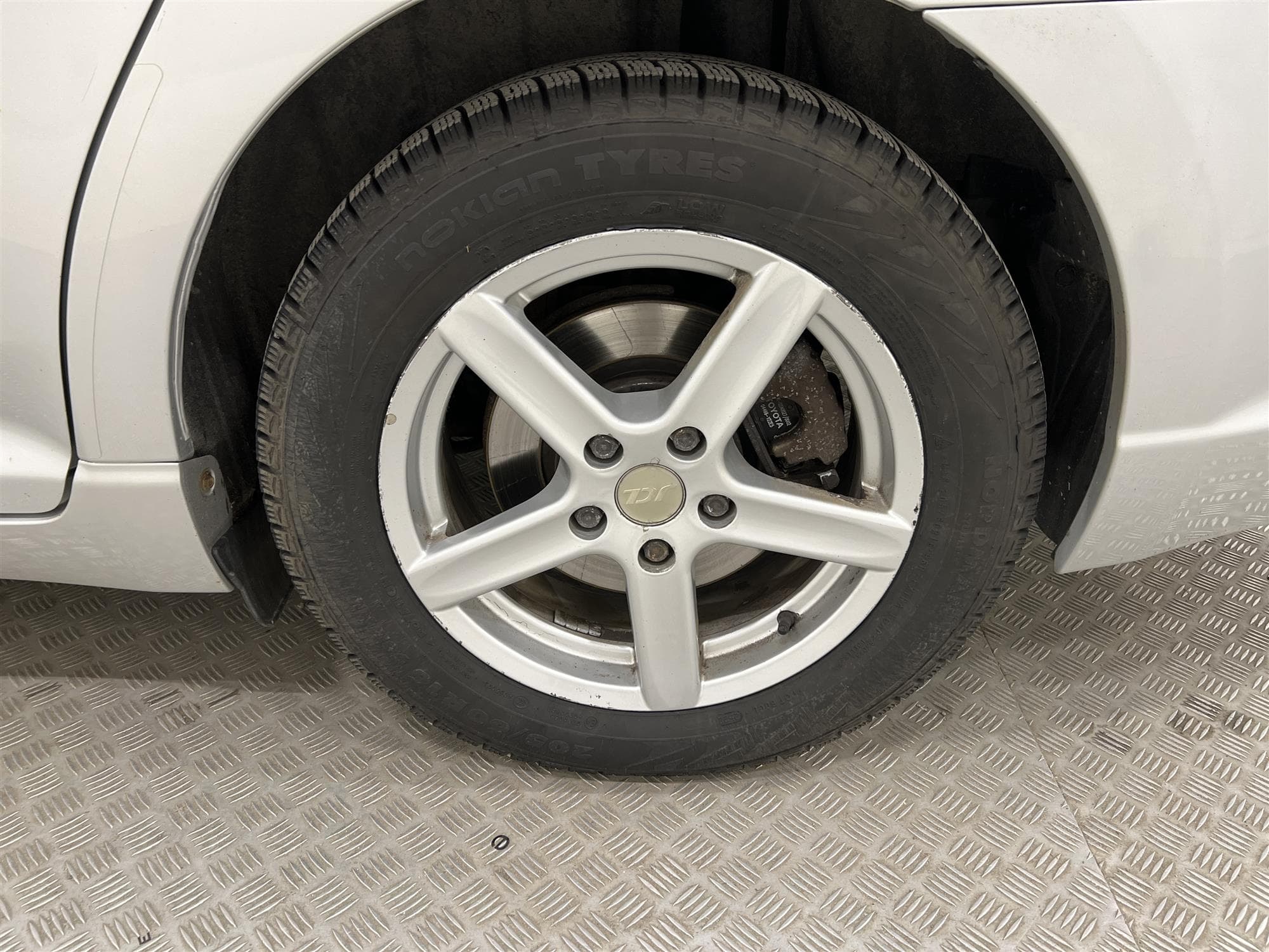 Toyota Avensis Kombi 2.0 D-4D 124hk BKamera Nyserv 0,46L/mil