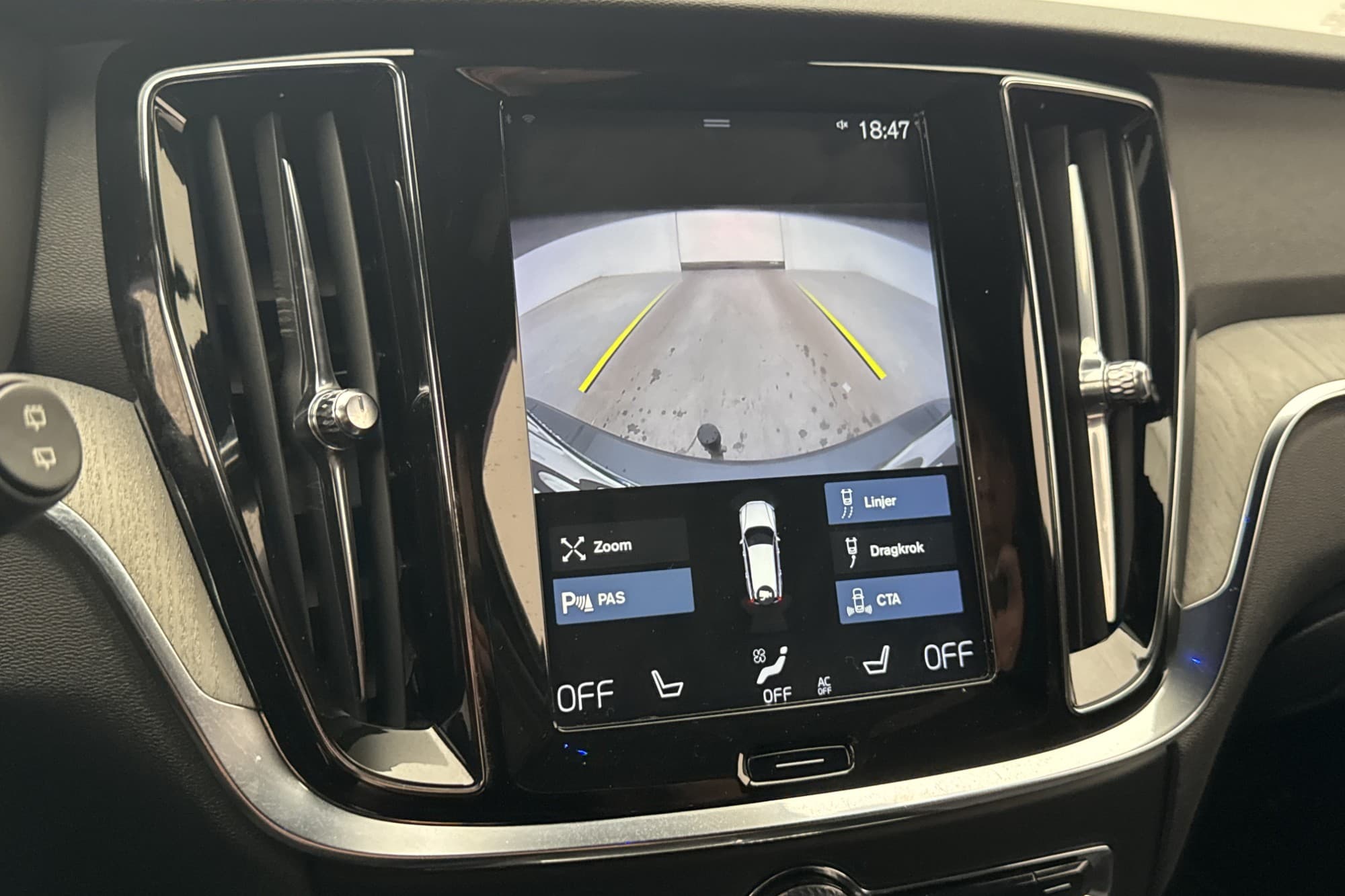 Volvo V60 D4 AWD  190hk Inscription VOC D-Värm Drag HUD BLIS