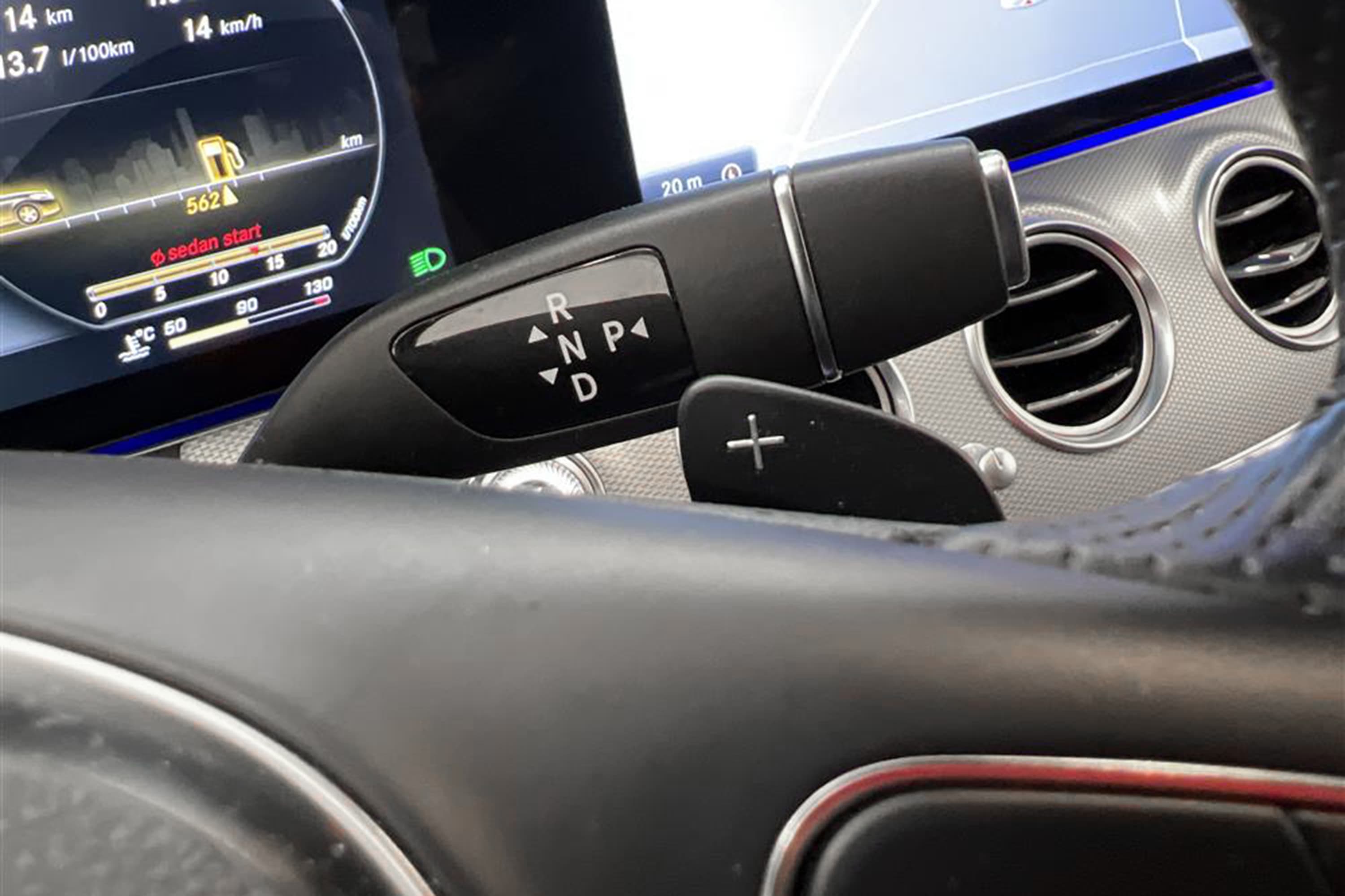 Mercedes-Benz E 220 d 194hk Widescreen Burmester Drag Naviinteriör