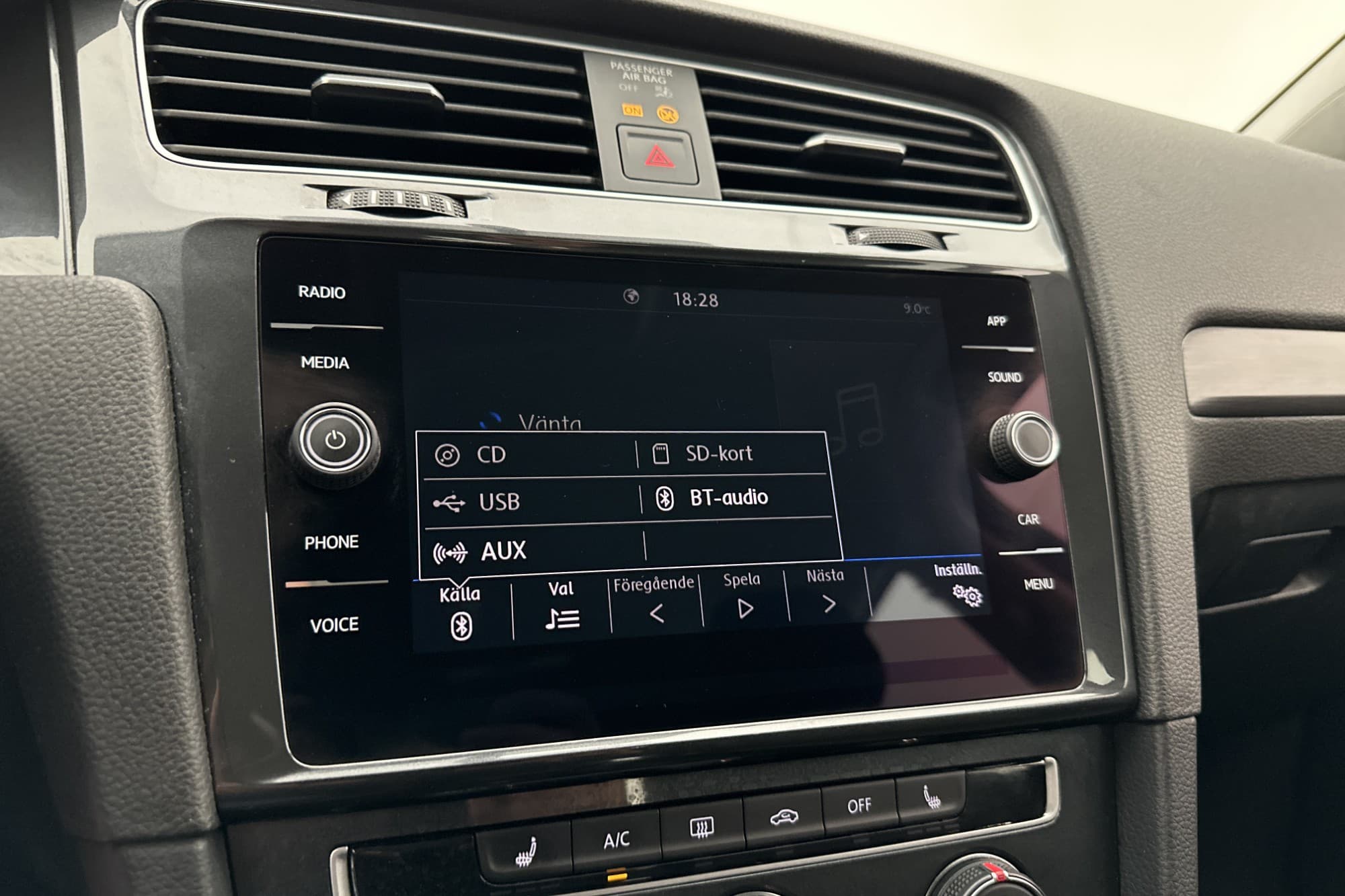 Volkswagen Golf TSI 115hk Apple-CarPlay Adaptiv-Farthållare